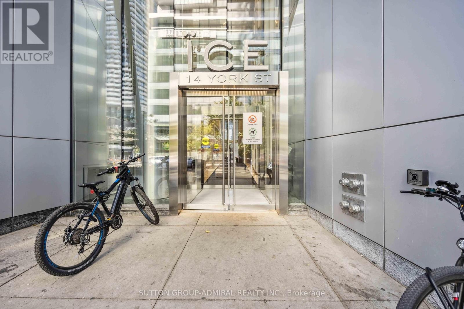 












4704 - 14 YORK STREET

,
Toronto (Waterfront Communities),




Ontario
M5J0B1

