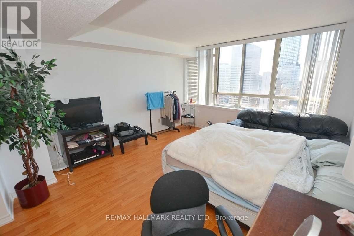 












2215 - 633 BAY STREET

,
Toronto (Bay Street Corridor),




Ontario
M5G2G4

