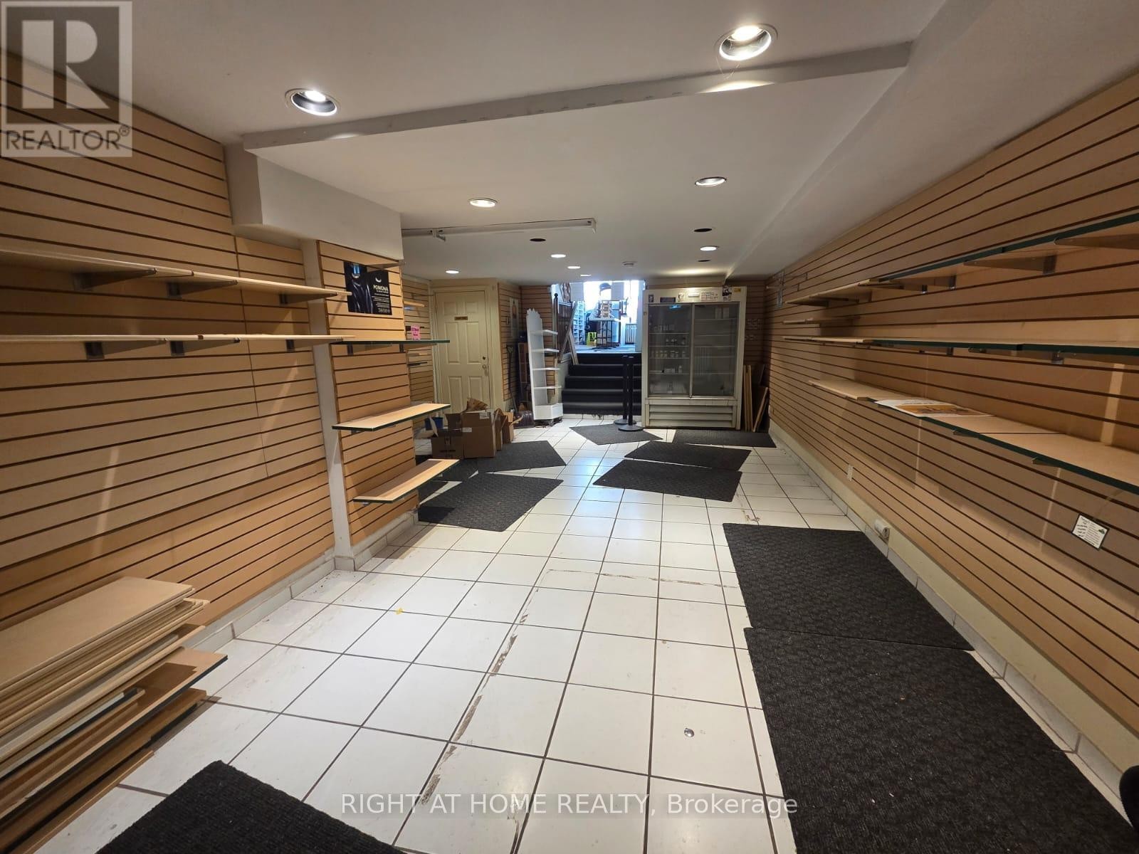 












453 CHURCH STREET

,
Toronto (Church-Yonge Corridor),




Ontario
M4Y2C5

