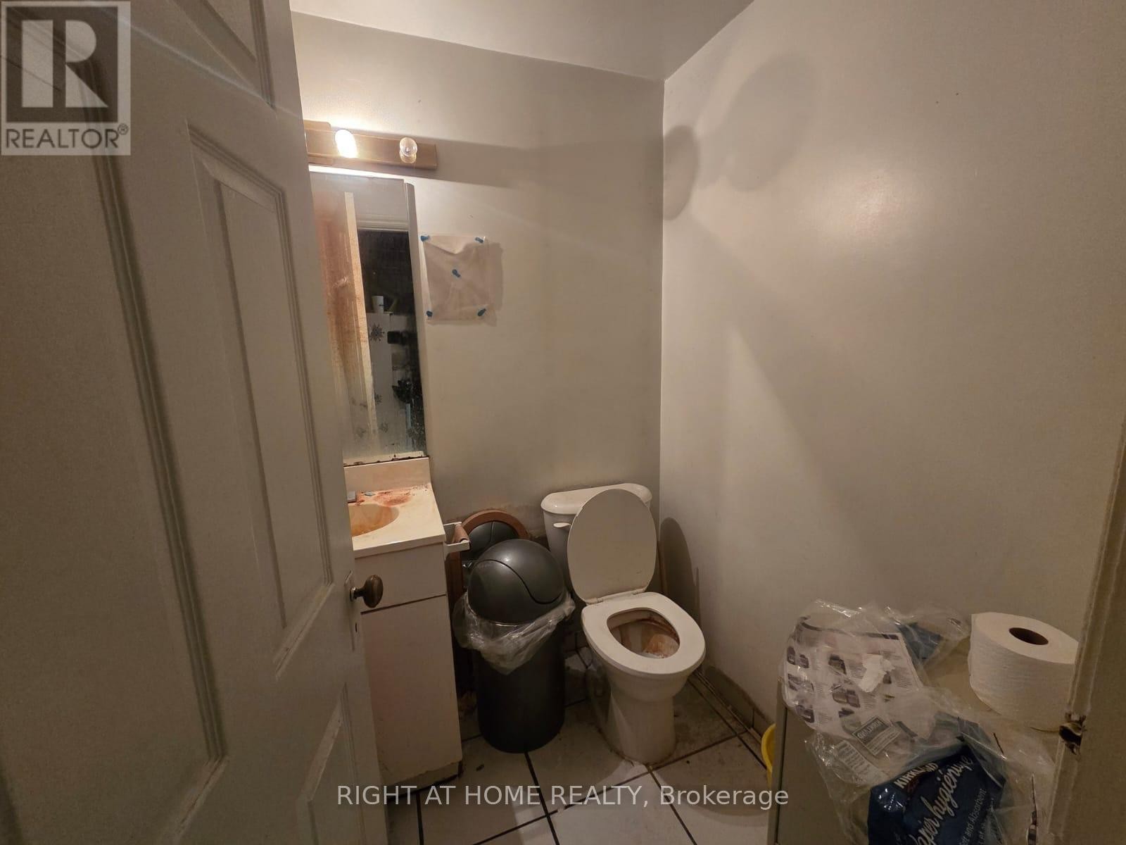 












453 CHURCH STREET

,
Toronto (Church-Yonge Corridor),




Ontario
M4Y2C5

