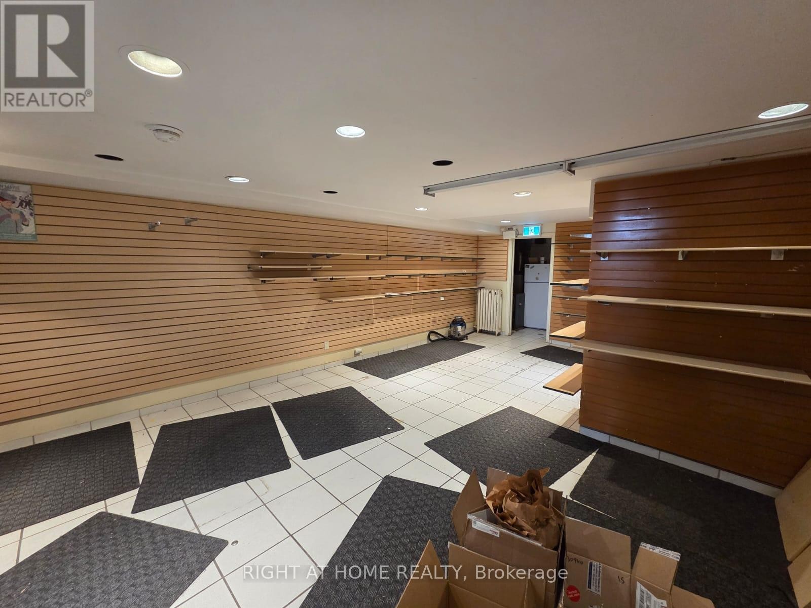 












453 CHURCH STREET

,
Toronto (Church-Yonge Corridor),




Ontario
M4Y2C5

