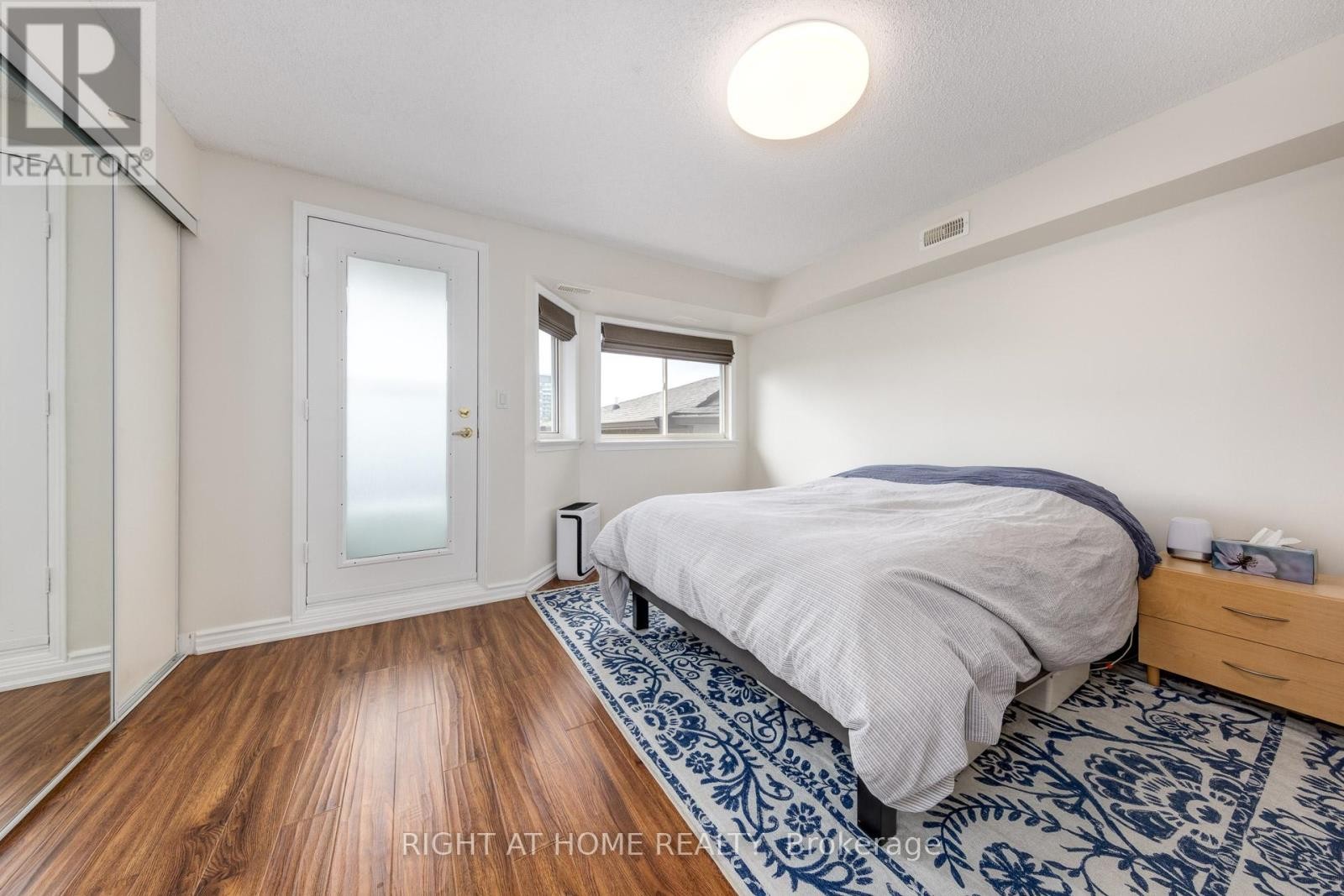 












32 - 988 SHEPPARD AVENUE W

,
Toronto (Bathurst Manor),




Ontario
M3H2T6

