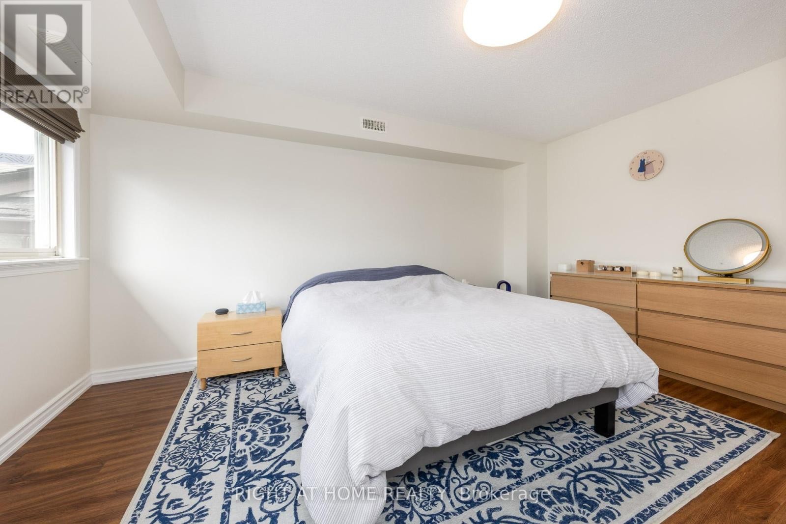 












32 - 988 SHEPPARD AVENUE W

,
Toronto (Bathurst Manor),




Ontario
M3H2T6

