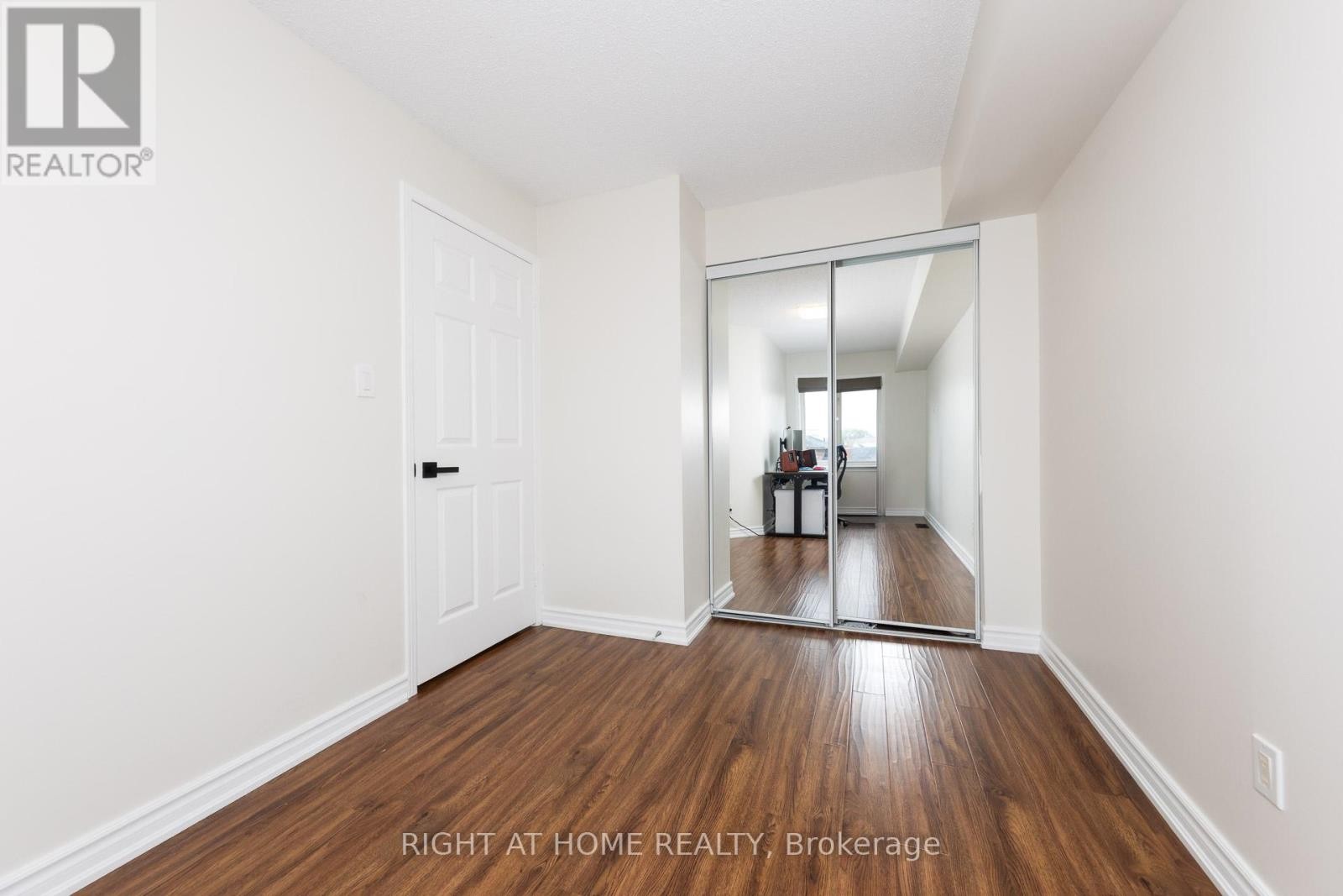 












32 - 988 SHEPPARD AVENUE W

,
Toronto (Bathurst Manor),




Ontario
M3H2T6

