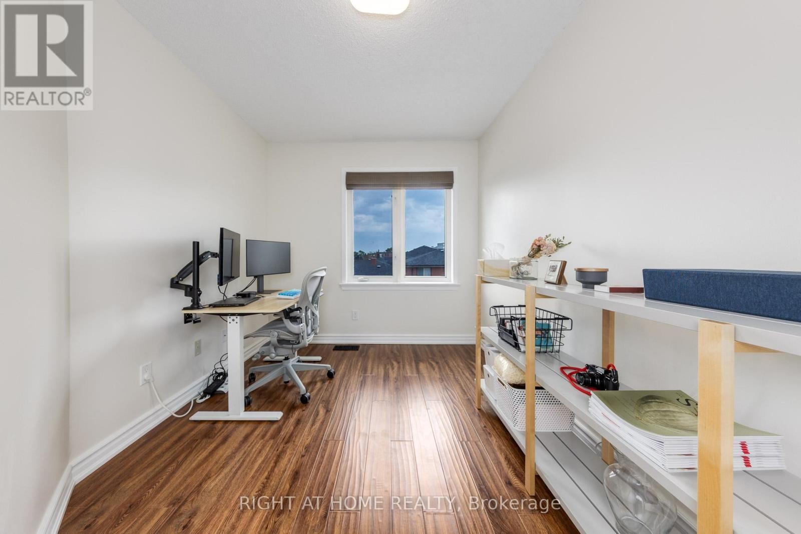 












32 - 988 SHEPPARD AVENUE W

,
Toronto (Bathurst Manor),




Ontario
M3H2T6

