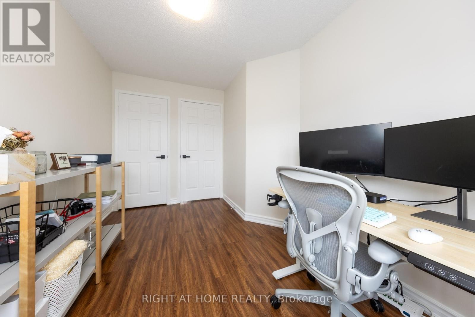












32 - 988 SHEPPARD AVENUE W

,
Toronto (Bathurst Manor),




Ontario
M3H2T6

