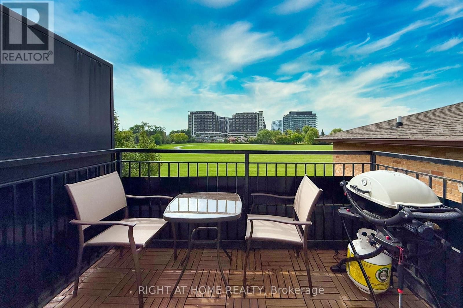 












32 - 988 SHEPPARD AVENUE W

,
Toronto (Bathurst Manor),




Ontario
M3H2T6

