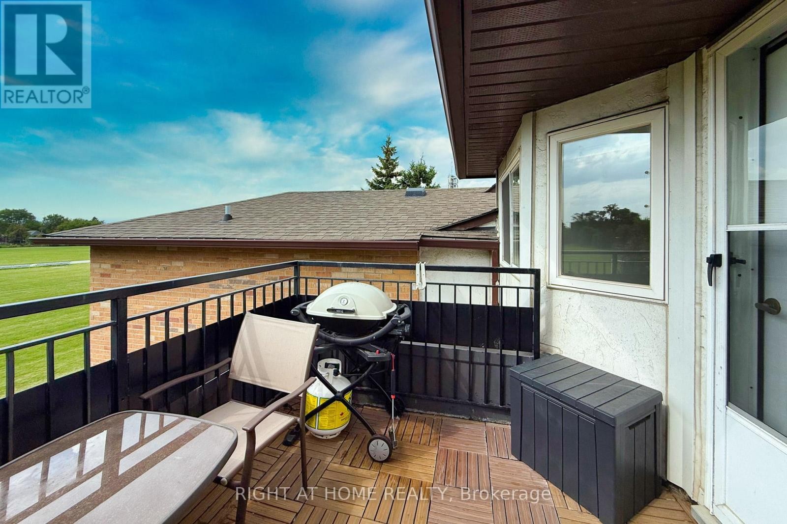 












32 - 988 SHEPPARD AVENUE W

,
Toronto (Bathurst Manor),




Ontario
M3H2T6


