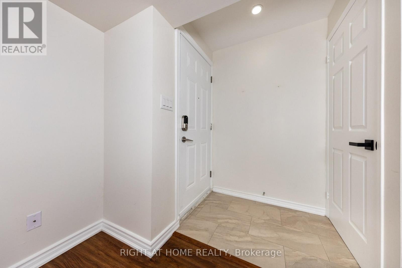 












32 - 988 SHEPPARD AVENUE W

,
Toronto (Bathurst Manor),




Ontario
M3H2T6

