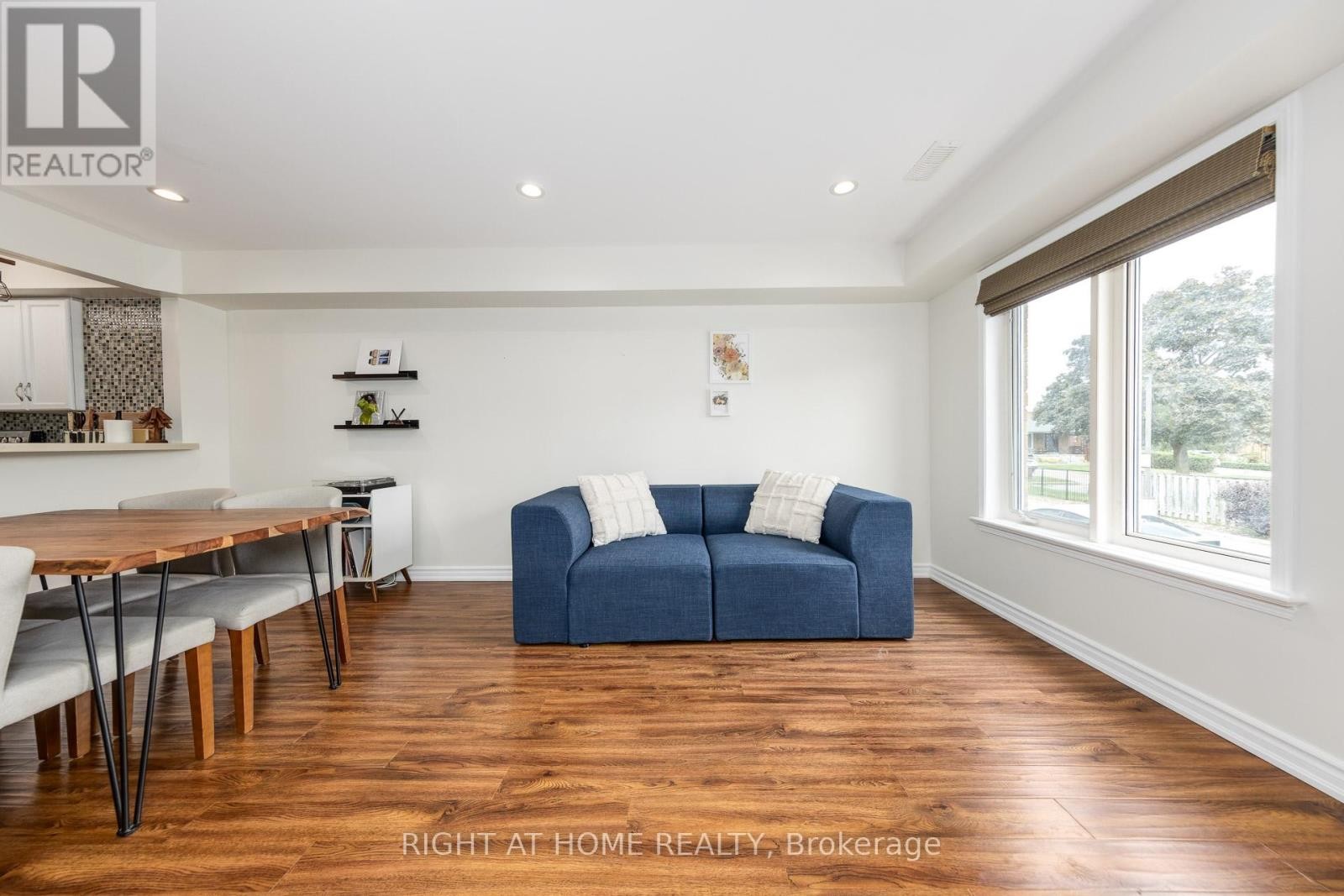 












32 - 988 SHEPPARD AVENUE W

,
Toronto (Bathurst Manor),




Ontario
M3H2T6

