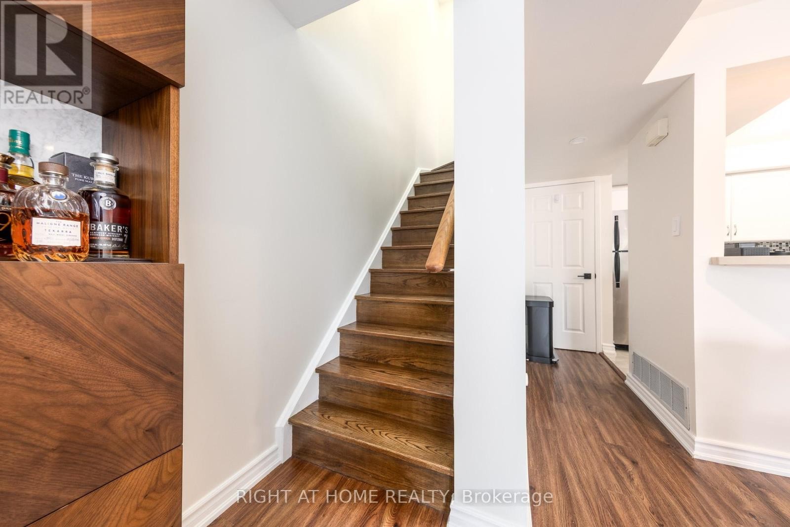 












32 - 988 SHEPPARD AVENUE W

,
Toronto (Bathurst Manor),




Ontario
M3H2T6

