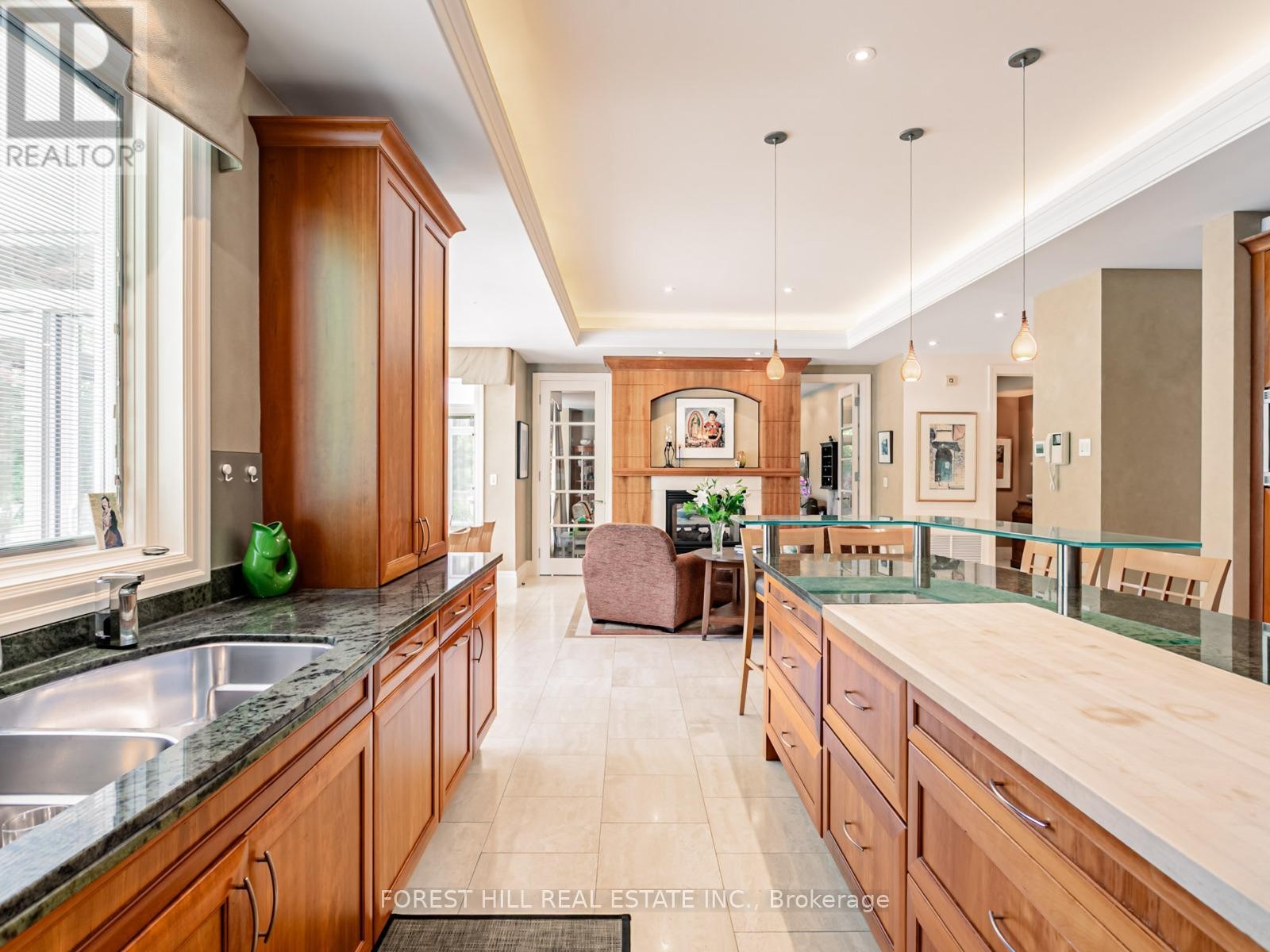 












7 CEDARWOOD AVENUE

,
Toronto (Bridle Path-Sunnybrook-York Mills),




Ontario
M2L1L7

