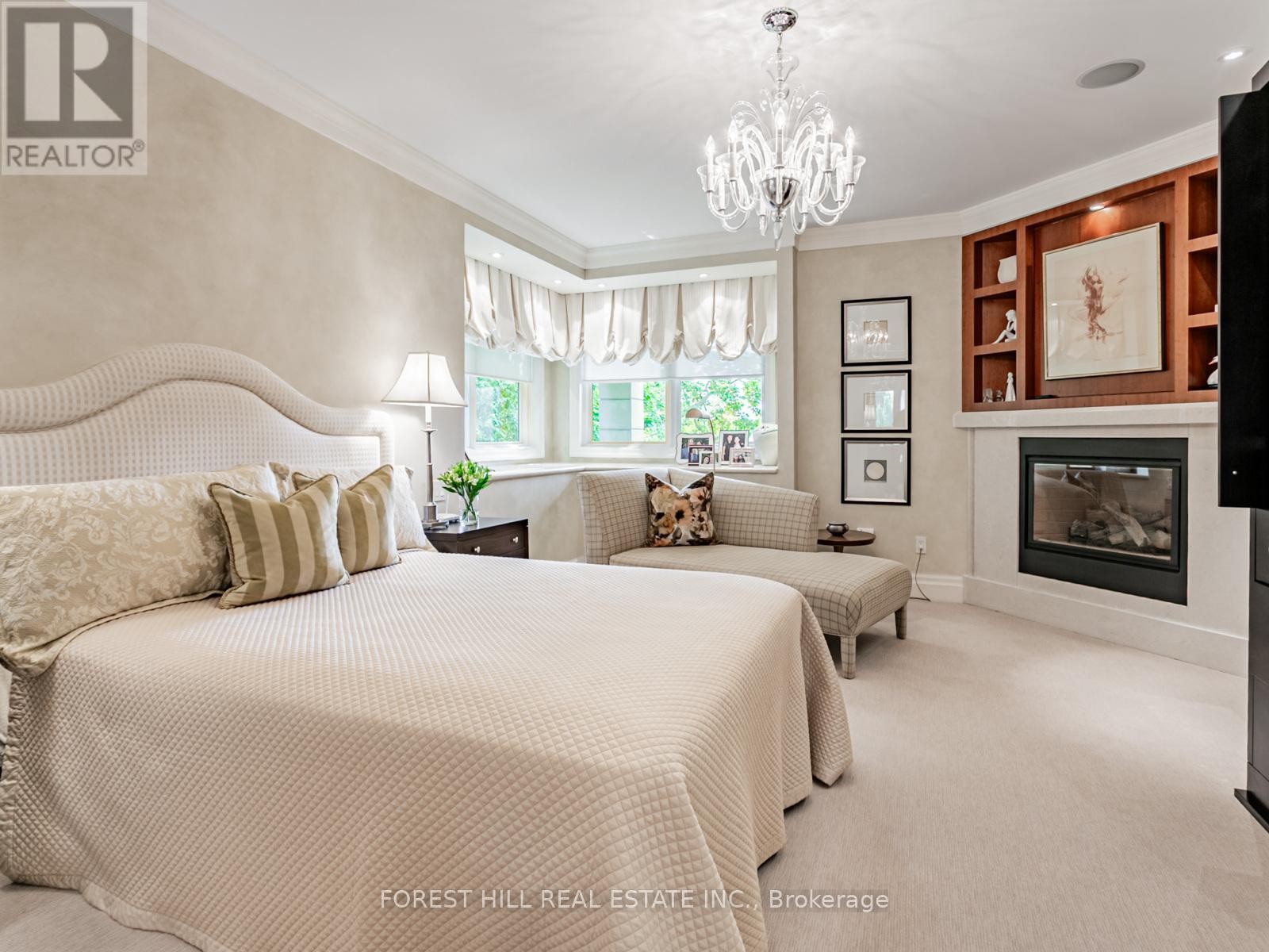 












7 CEDARWOOD AVENUE

,
Toronto (Bridle Path-Sunnybrook-York Mills),




Ontario
M2L1L7

