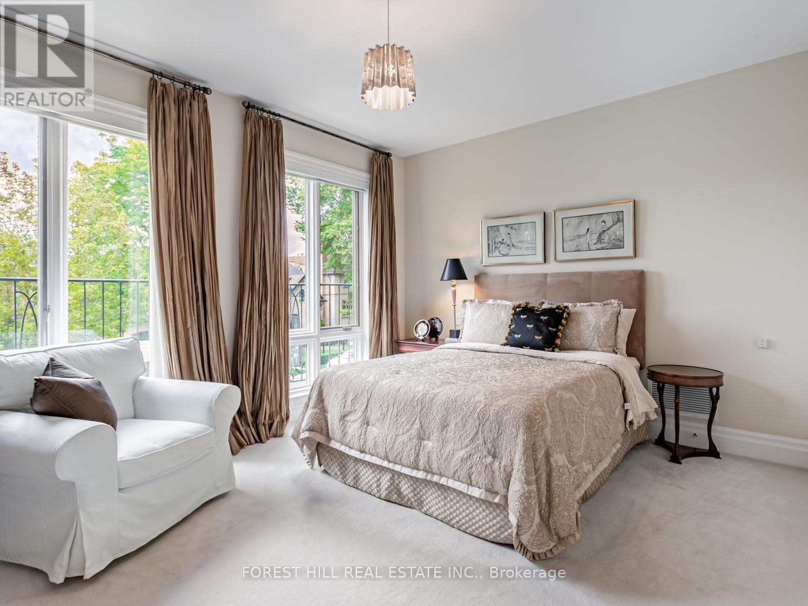 












7 CEDARWOOD AVENUE

,
Toronto (Bridle Path-Sunnybrook-York Mills),




Ontario
M2L1L7

