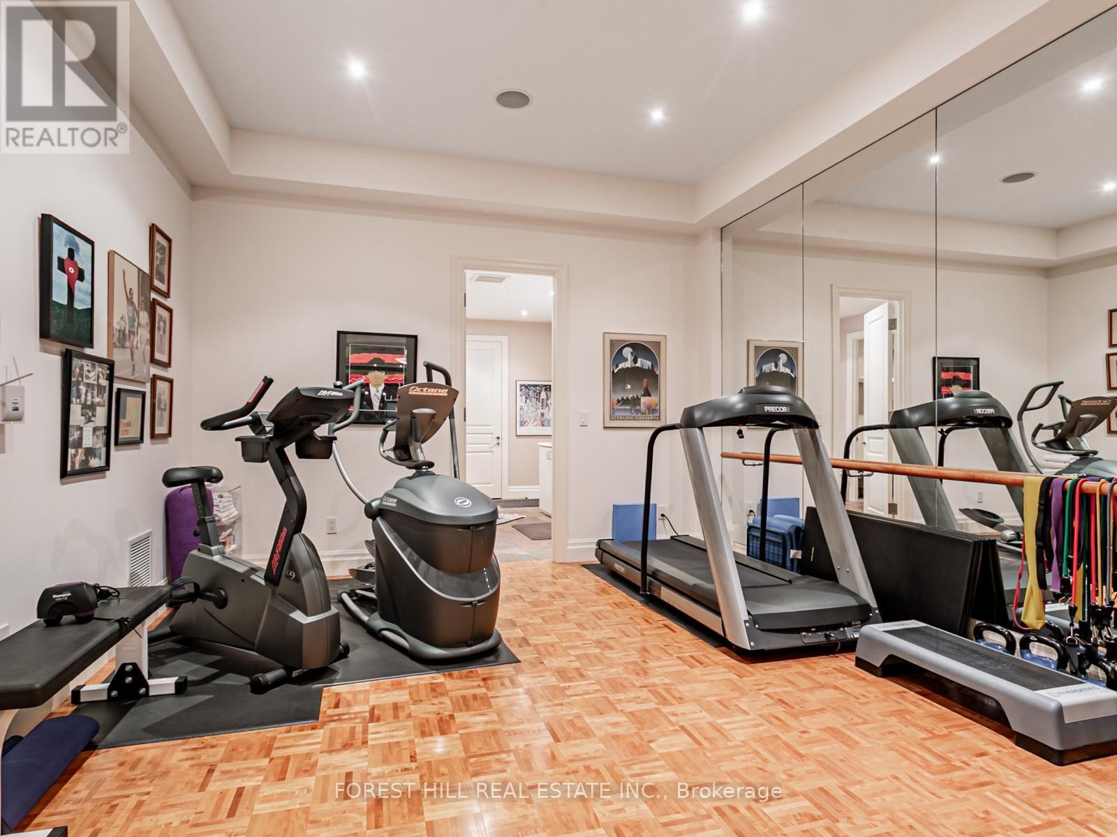 












7 CEDARWOOD AVENUE

,
Toronto (Bridle Path-Sunnybrook-York Mills),




Ontario
M2L1L7

