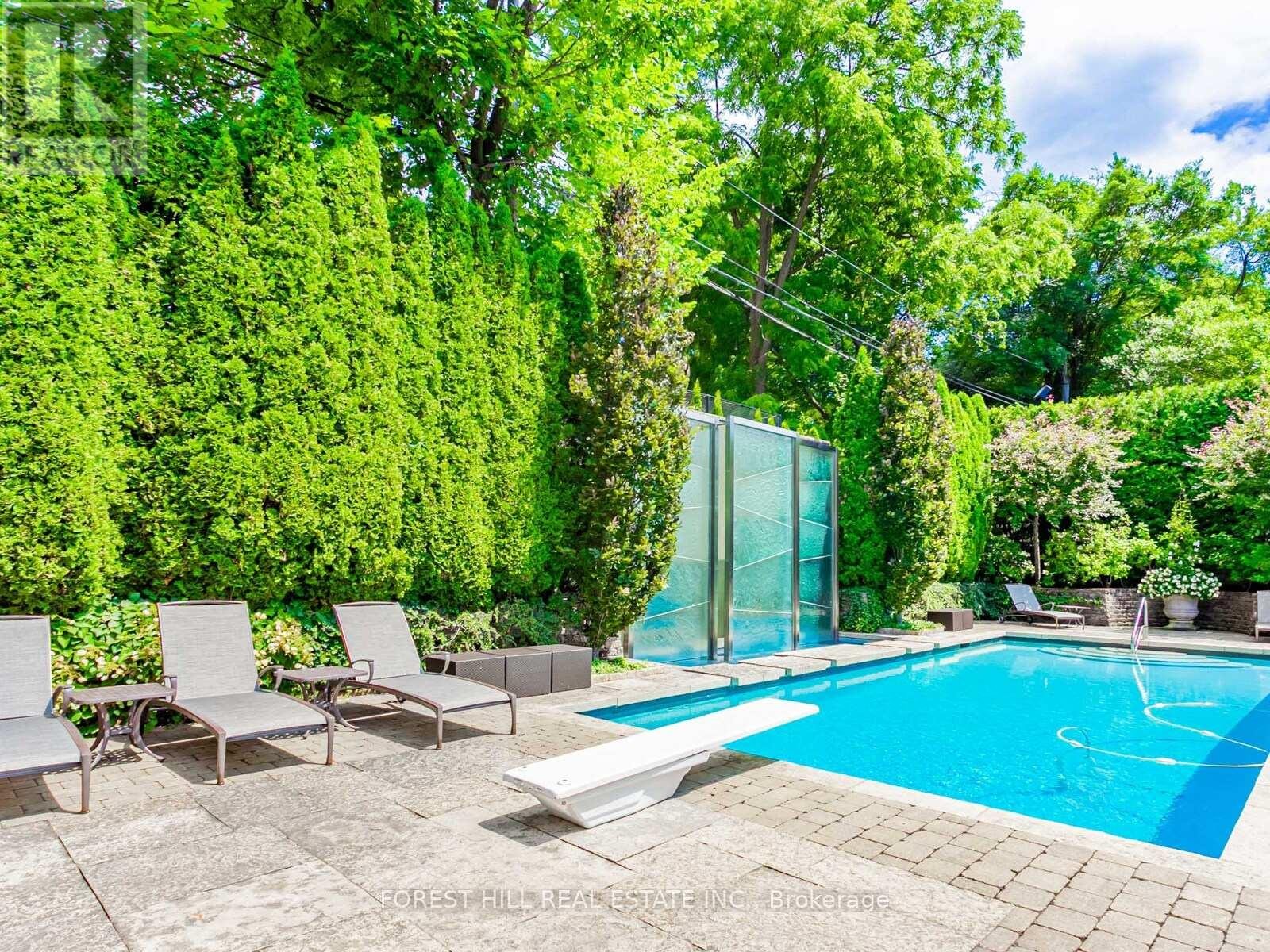 












7 CEDARWOOD AVENUE

,
Toronto (Bridle Path-Sunnybrook-York Mills),




Ontario
M2L1L7

