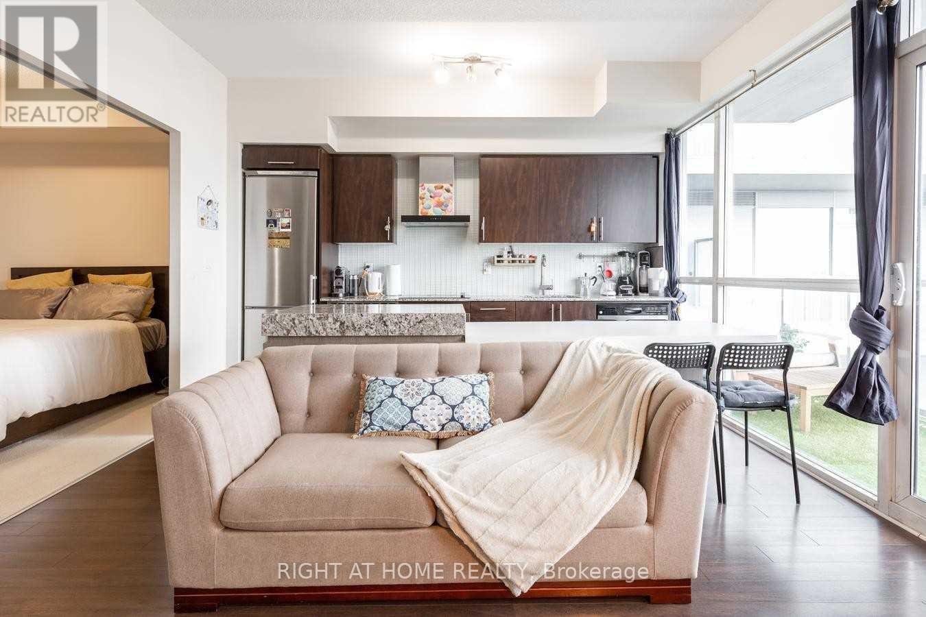 












1912 - 352 FRONT STREET W

,
Toronto (Waterfront Communities),




Ontario
M5V0K3

