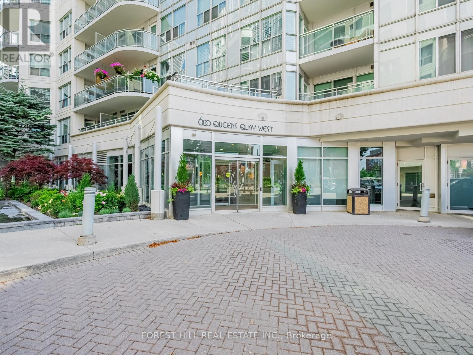 












606 - 600 QUEENS QUAY W

,
Toronto (Waterfront Communities),




Ontario
M5V3M3

