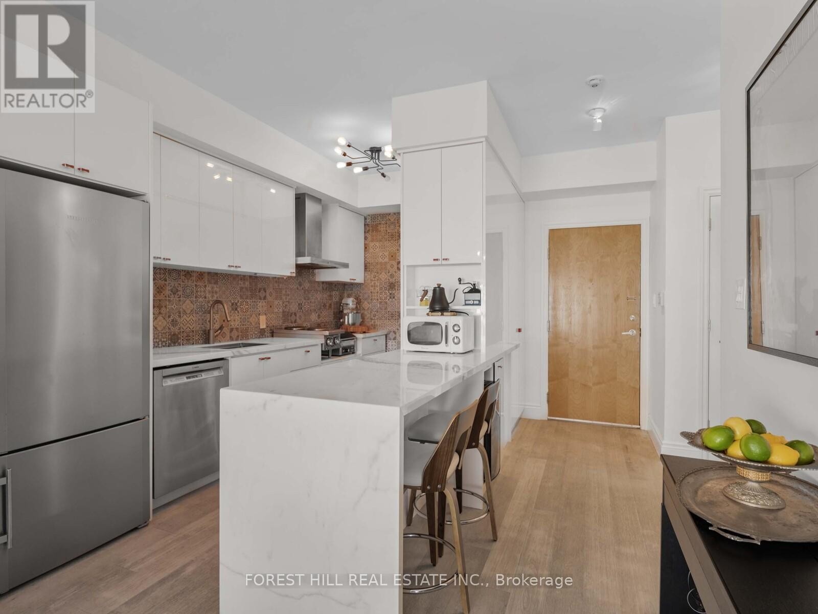 












606 - 600 QUEENS QUAY W

,
Toronto (Waterfront Communities),




Ontario
M5V3M3

