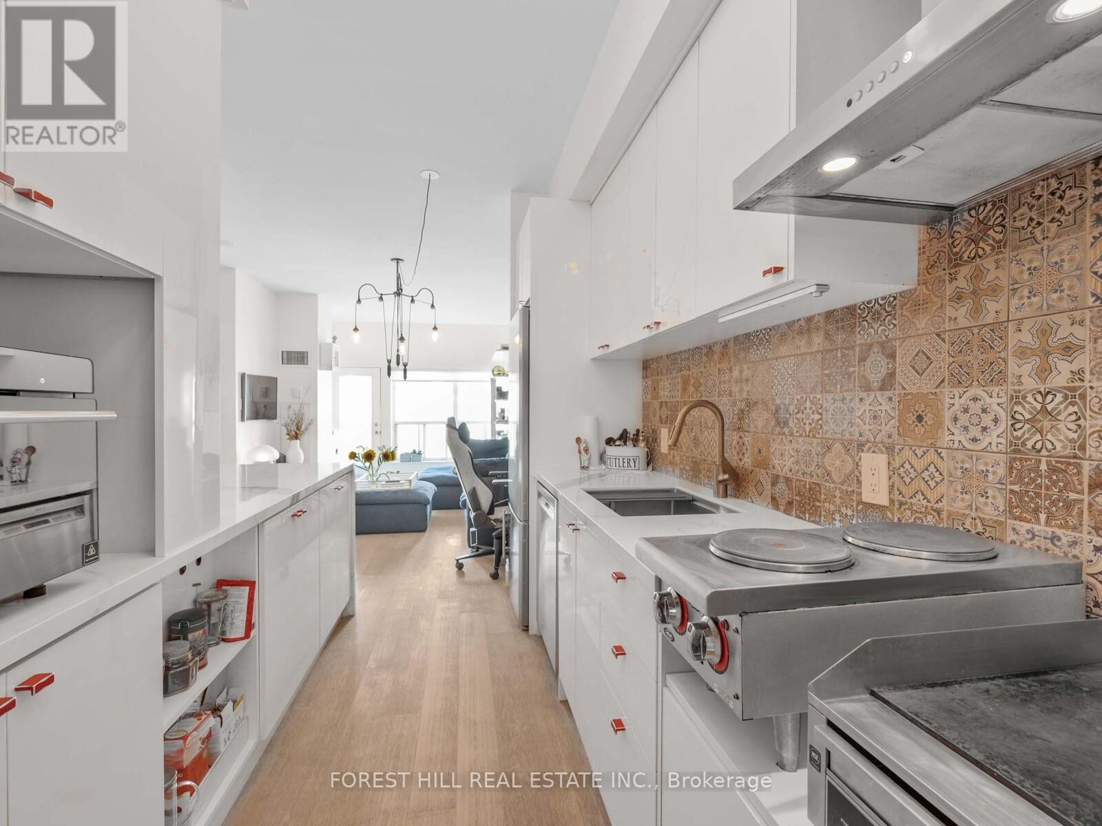 












606 - 600 QUEENS QUAY W

,
Toronto (Waterfront Communities),




Ontario
M5V3M3

