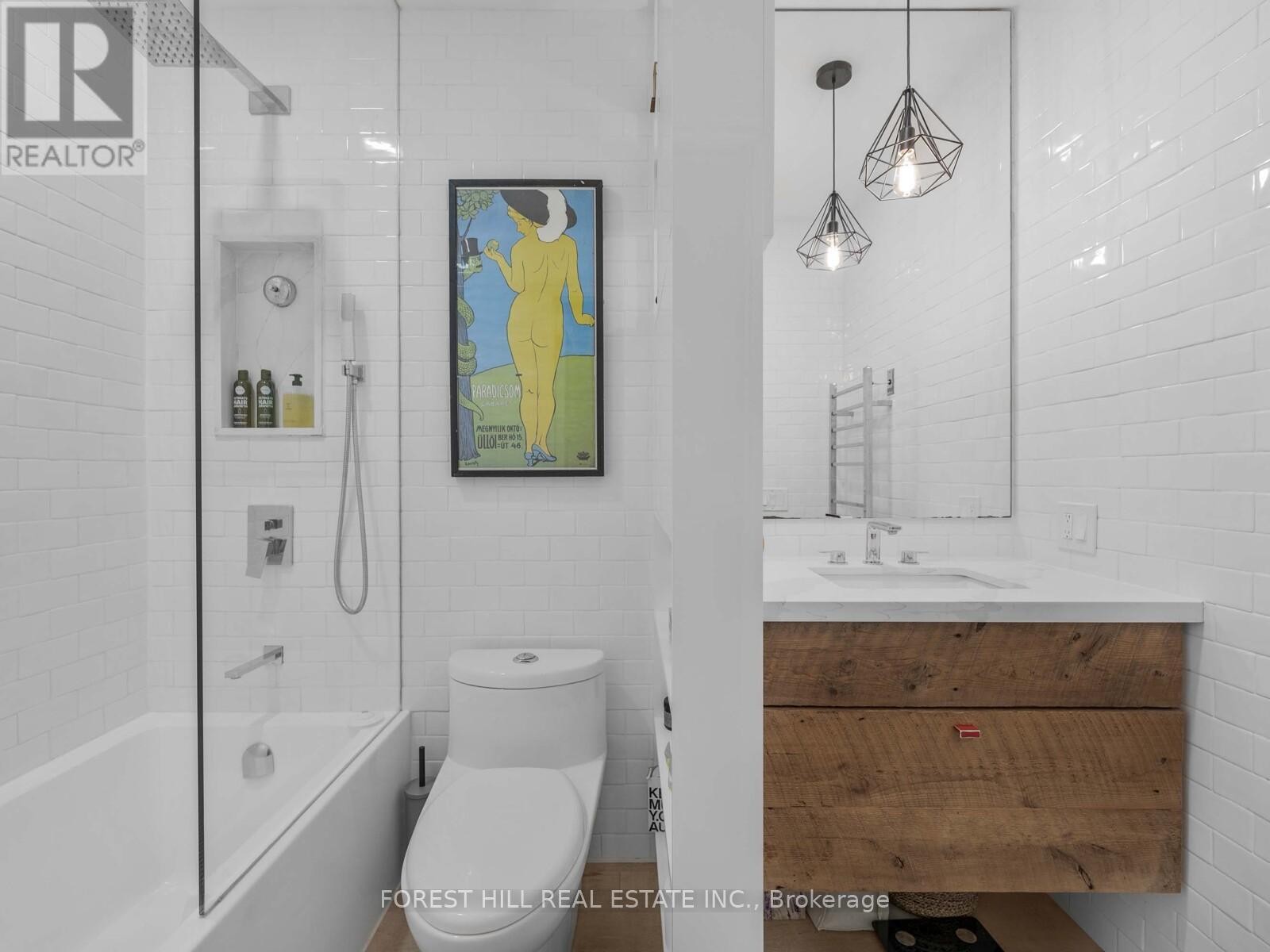 












606 - 600 QUEENS QUAY W

,
Toronto (Waterfront Communities),




Ontario
M5V3M3

