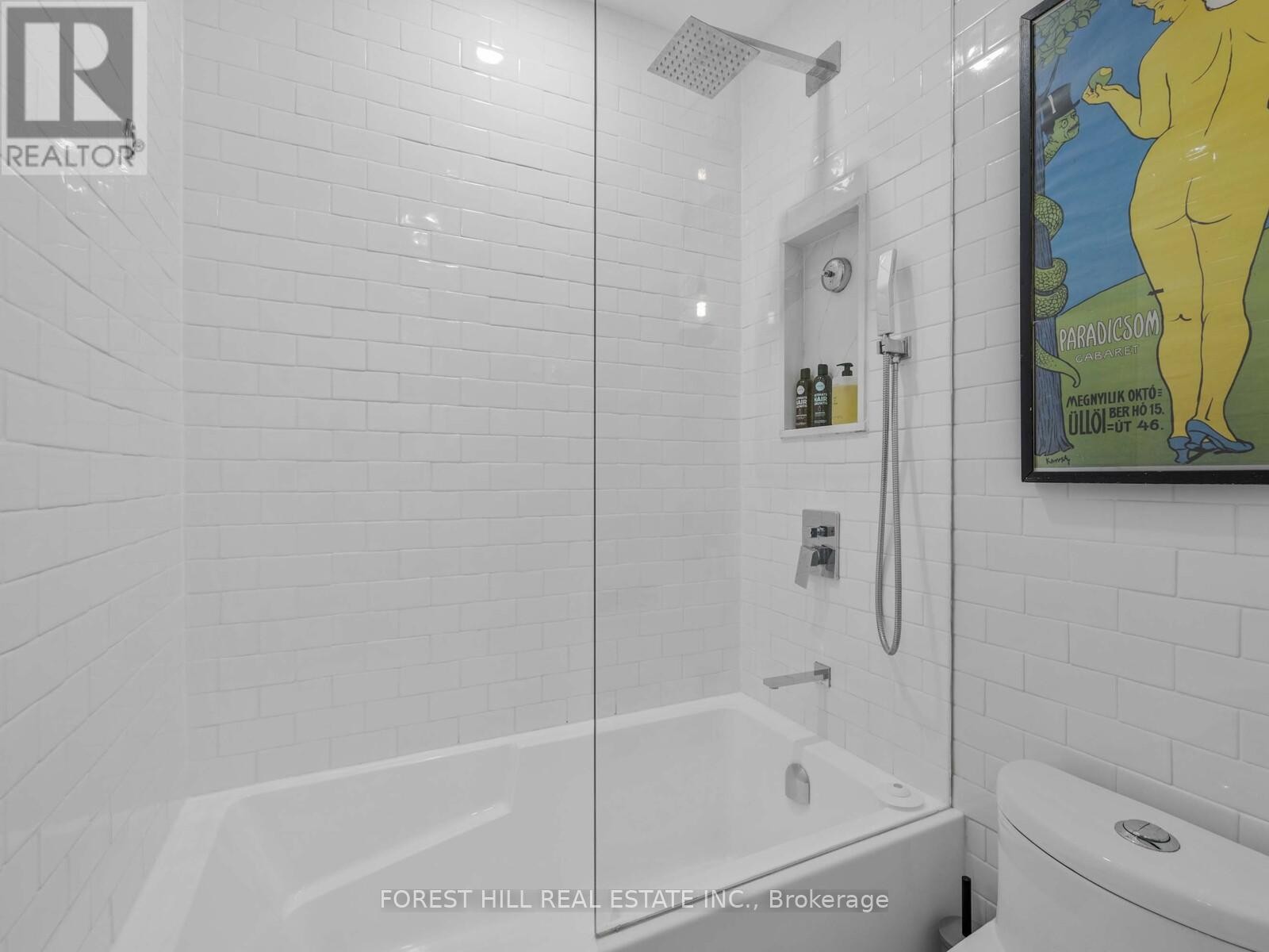 












606 - 600 QUEENS QUAY W

,
Toronto (Waterfront Communities),




Ontario
M5V3M3

