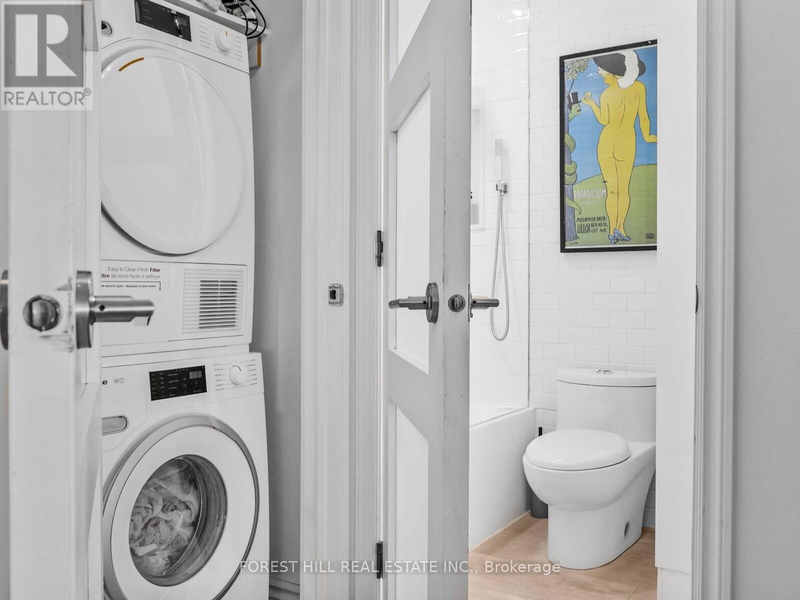 












606 - 600 QUEENS QUAY W

,
Toronto (Waterfront Communities),




Ontario
M5V3M3

