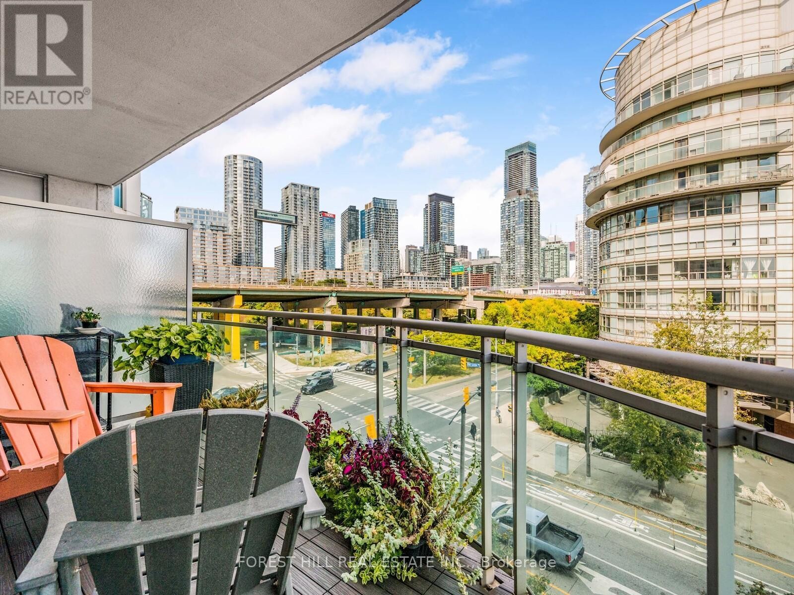 












606 - 600 QUEENS QUAY W

,
Toronto (Waterfront Communities),




Ontario
M5V3M3

