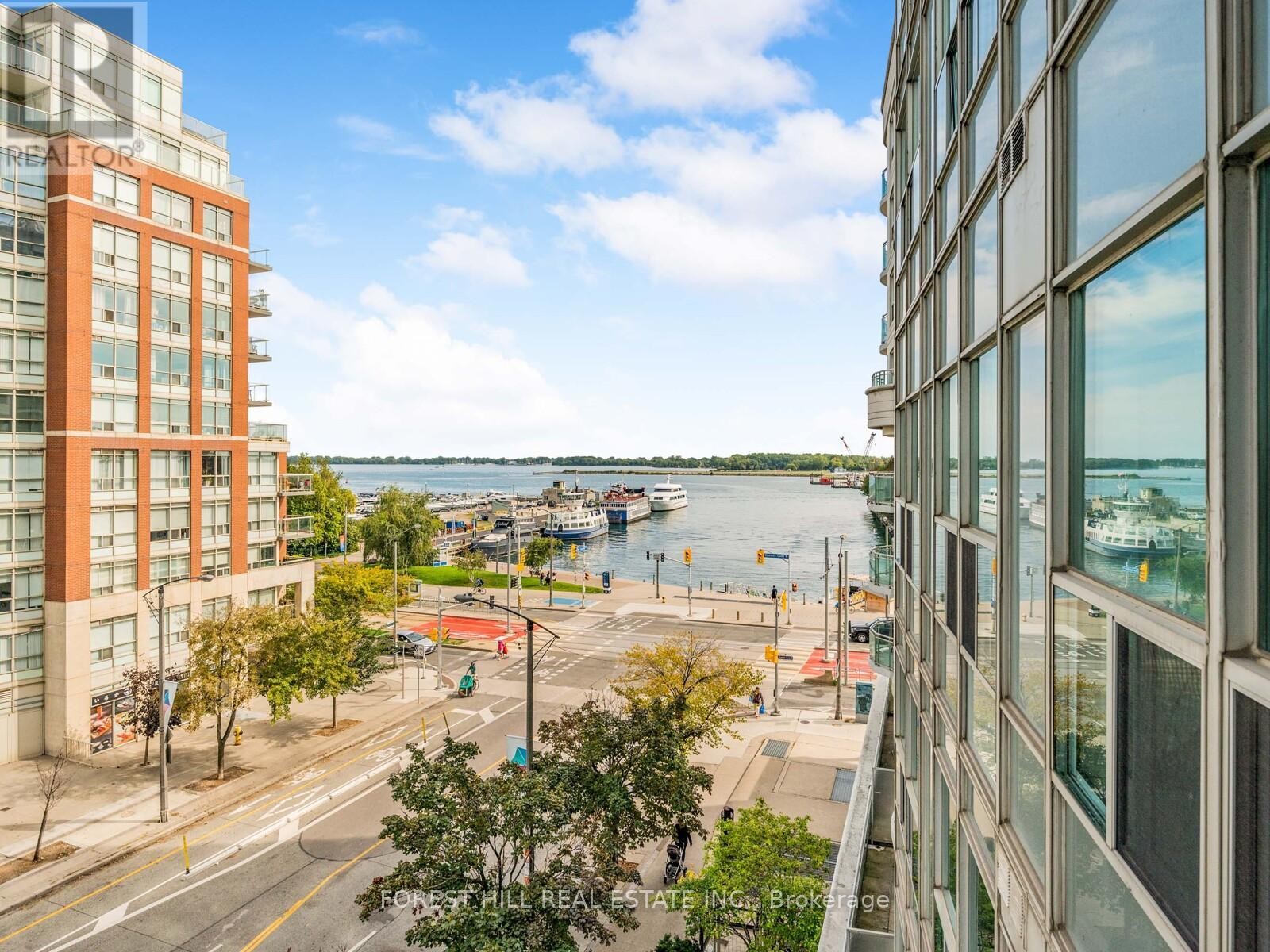 












606 - 600 QUEENS QUAY W

,
Toronto (Waterfront Communities),




Ontario
M5V3M3

