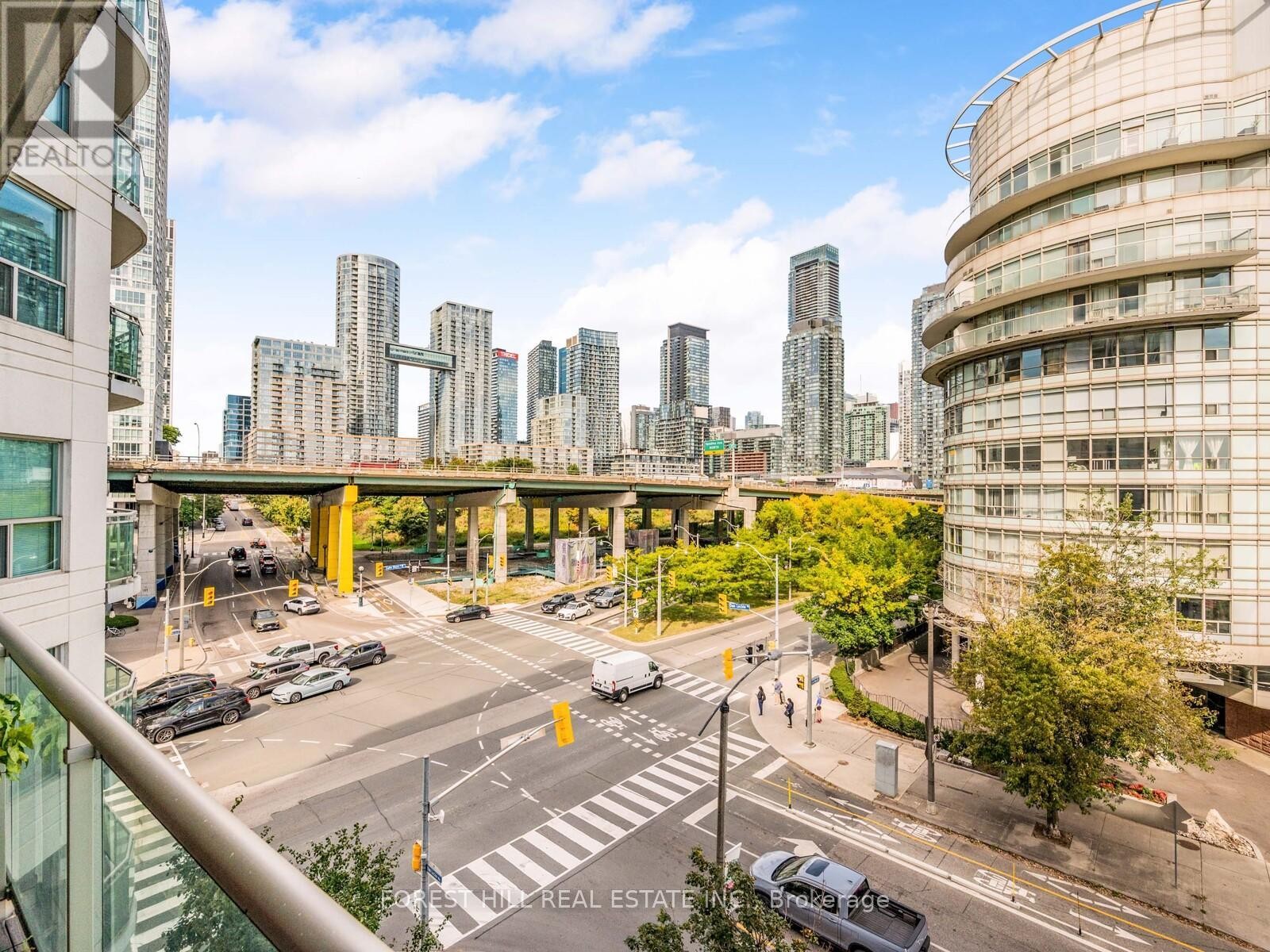 












606 - 600 QUEENS QUAY W

,
Toronto (Waterfront Communities),




Ontario
M5V3M3

