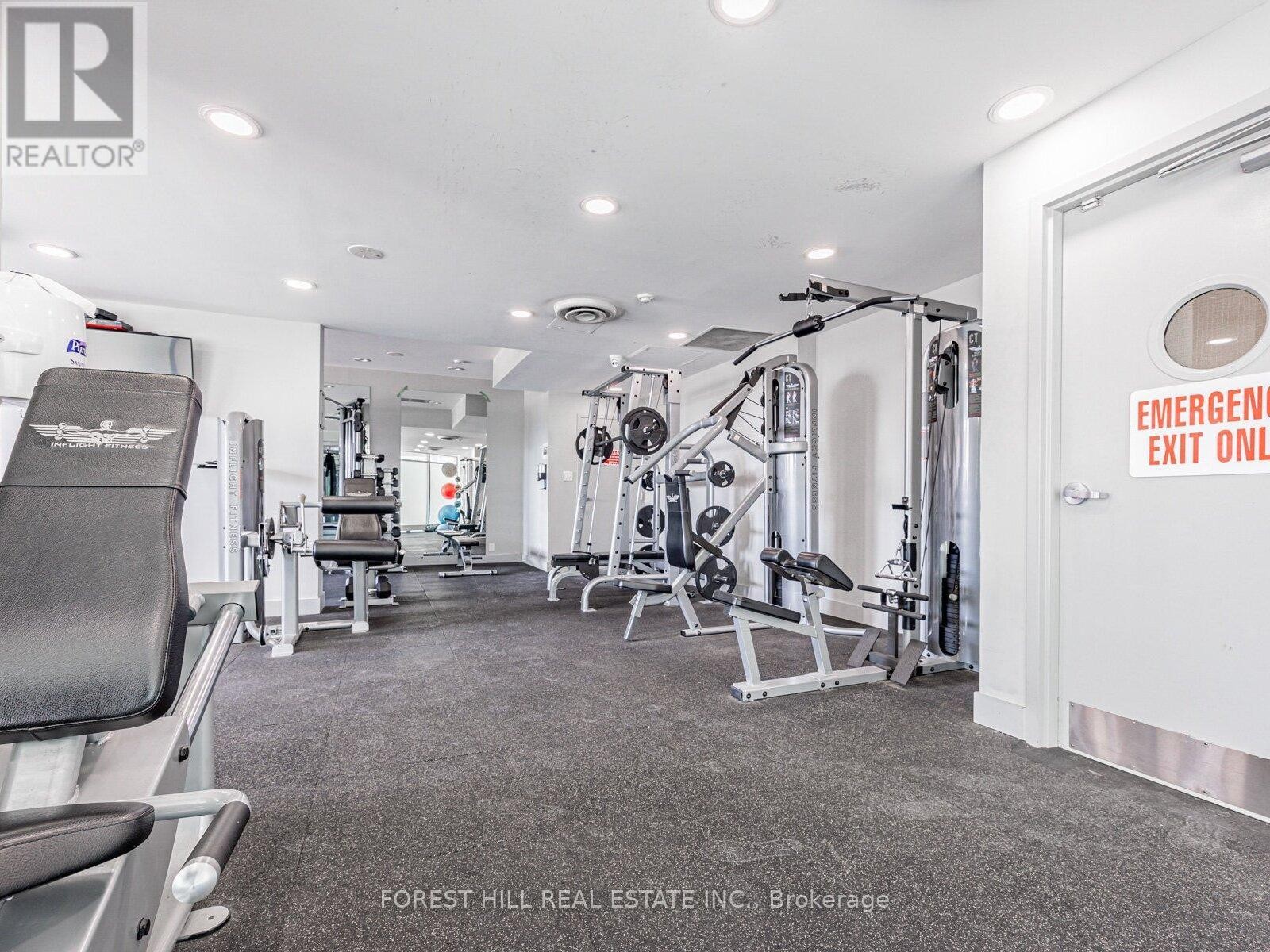 












606 - 600 QUEENS QUAY W

,
Toronto (Waterfront Communities),




Ontario
M5V3M3

