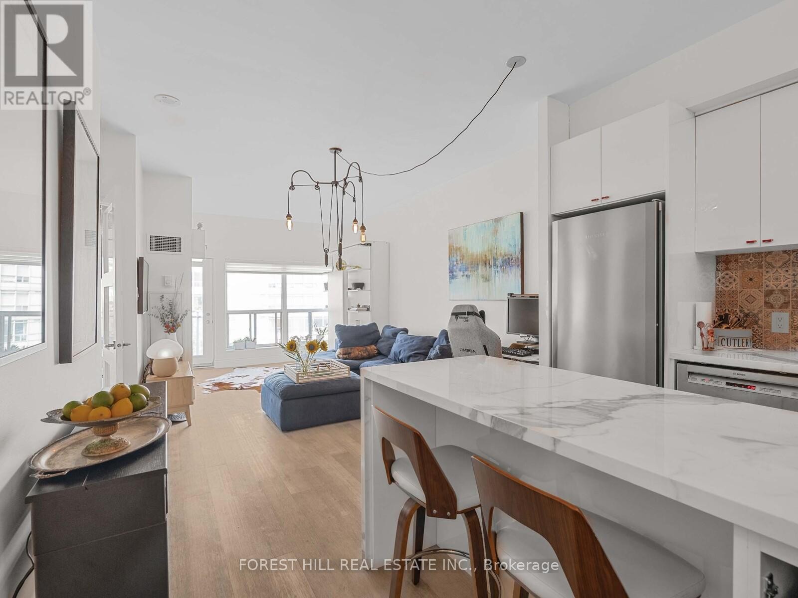 












606 - 600 QUEENS QUAY W

,
Toronto (Waterfront Communities),




Ontario
M5V3M3

