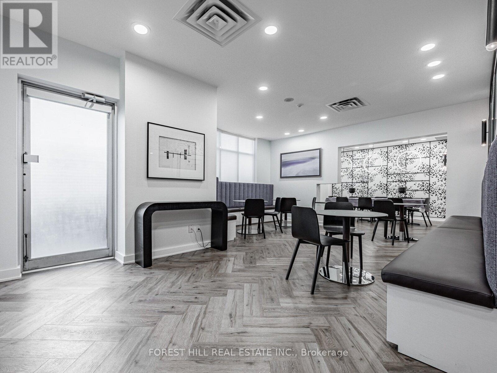 












606 - 600 QUEENS QUAY W

,
Toronto (Waterfront Communities),




Ontario
M5V3M3

