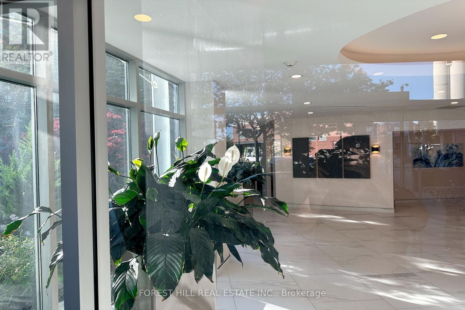 












606 - 600 QUEENS QUAY W

,
Toronto (Waterfront Communities),




Ontario
M5V3M3

