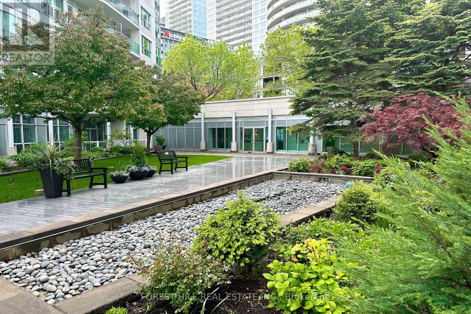 












606 - 600 QUEENS QUAY W

,
Toronto (Waterfront Communities),




Ontario
M5V3M3

