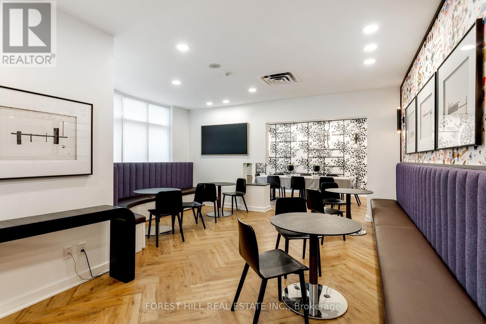 












606 - 600 QUEENS QUAY W

,
Toronto (Waterfront Communities),




Ontario
M5V3M3

