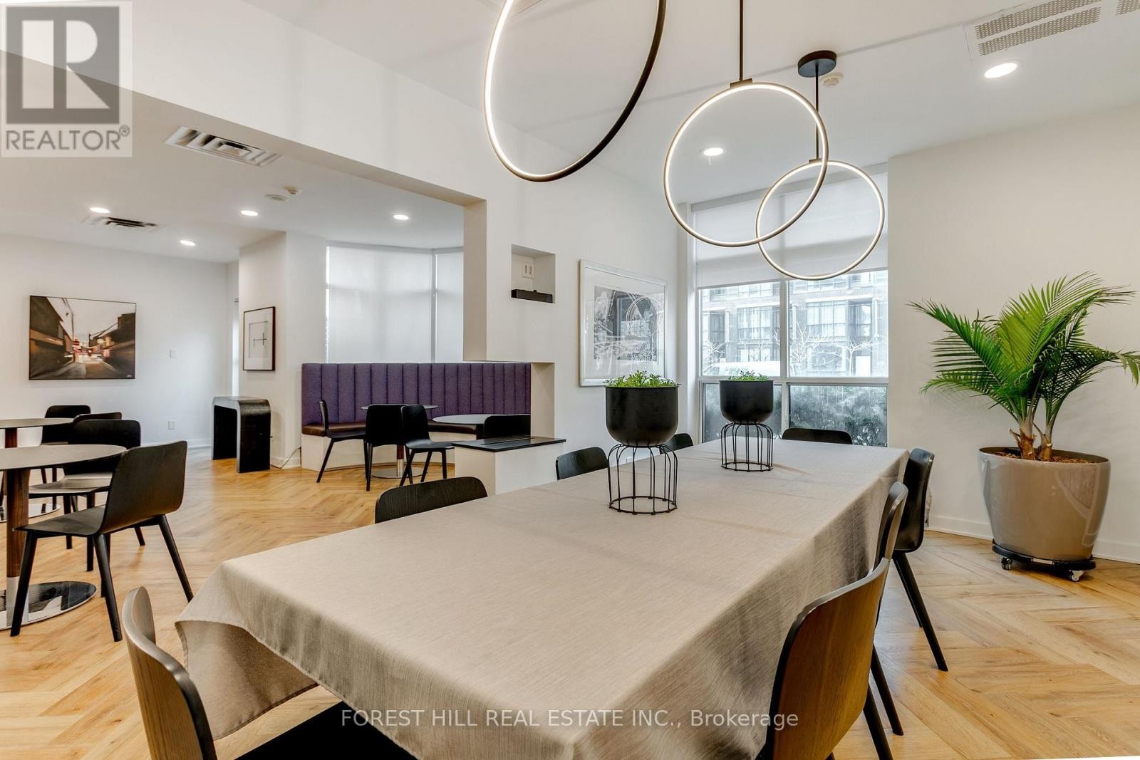 












606 - 600 QUEENS QUAY W

,
Toronto (Waterfront Communities),




Ontario
M5V3M3

