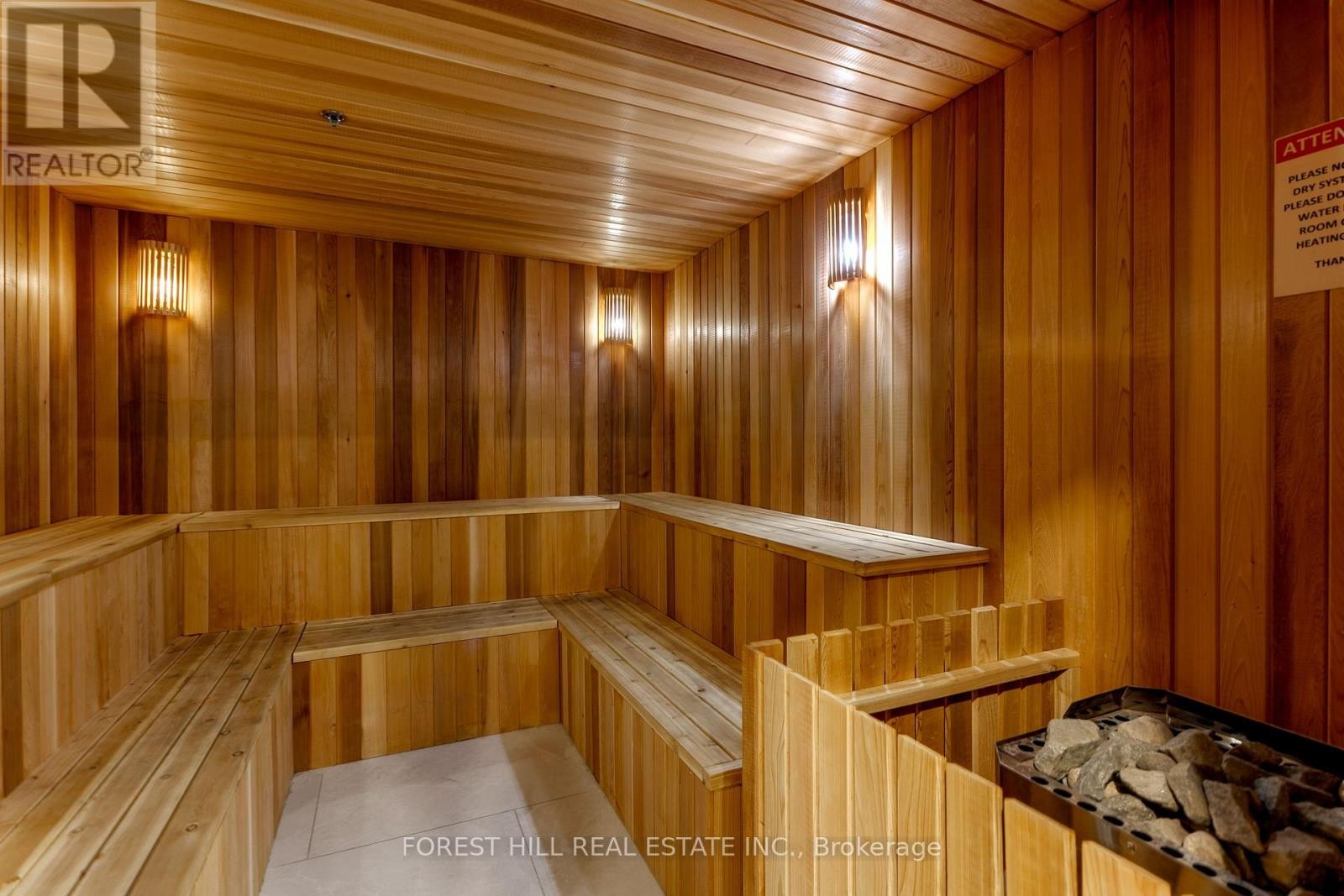 












606 - 600 QUEENS QUAY W

,
Toronto (Waterfront Communities),




Ontario
M5V3M3

