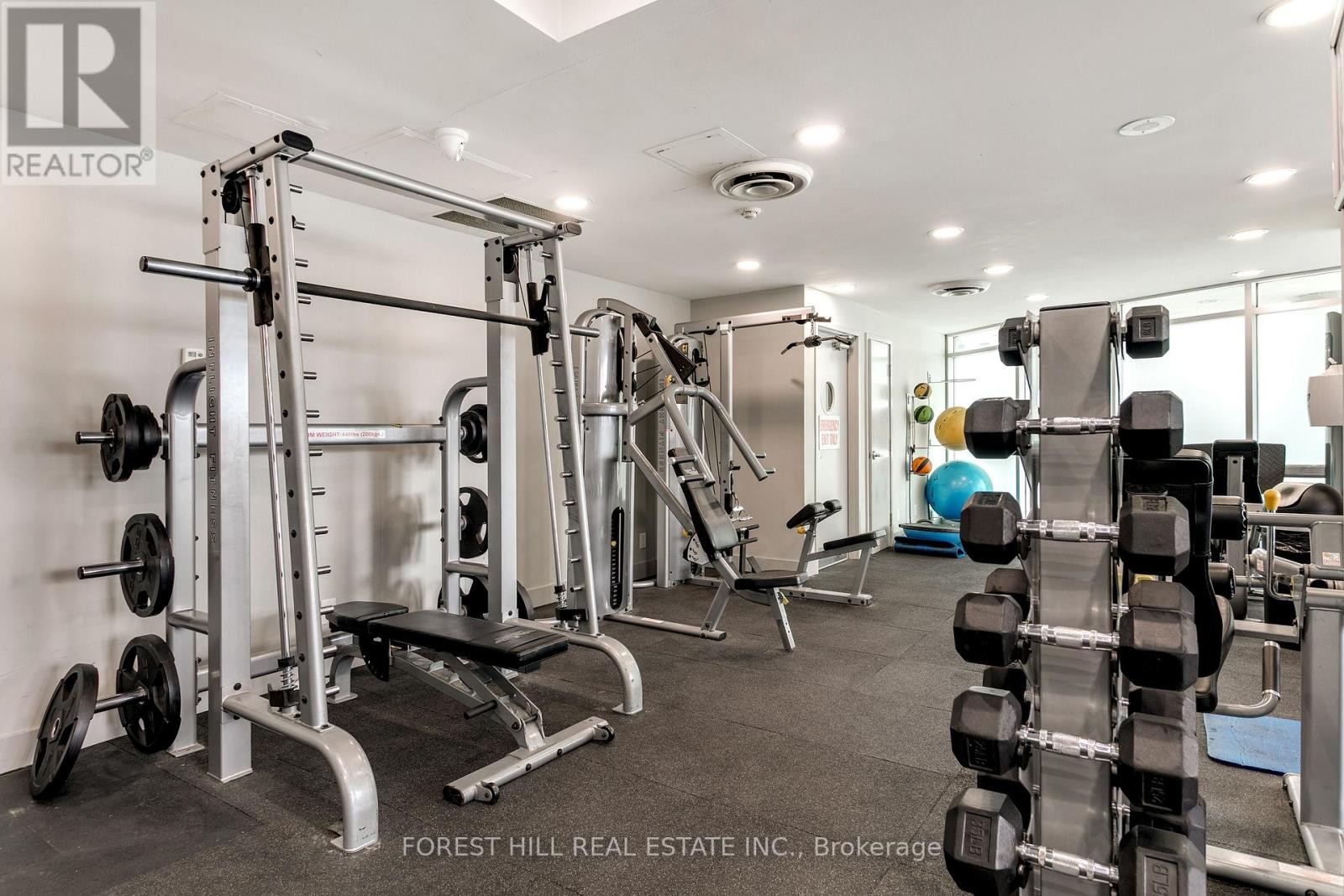 












606 - 600 QUEENS QUAY W

,
Toronto (Waterfront Communities),




Ontario
M5V3M3

