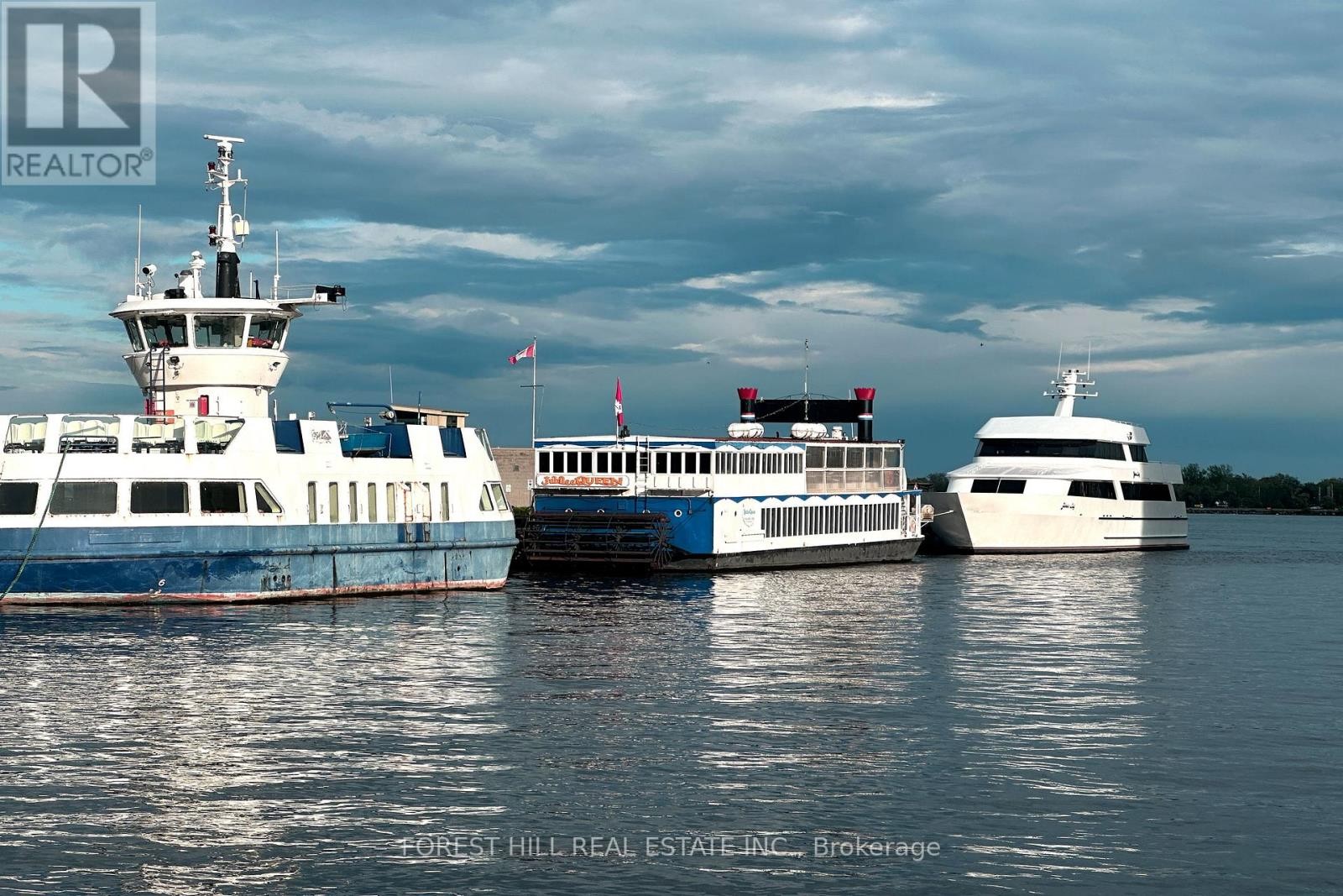 












606 - 600 QUEENS QUAY W

,
Toronto (Waterfront Communities),




Ontario
M5V3M3

