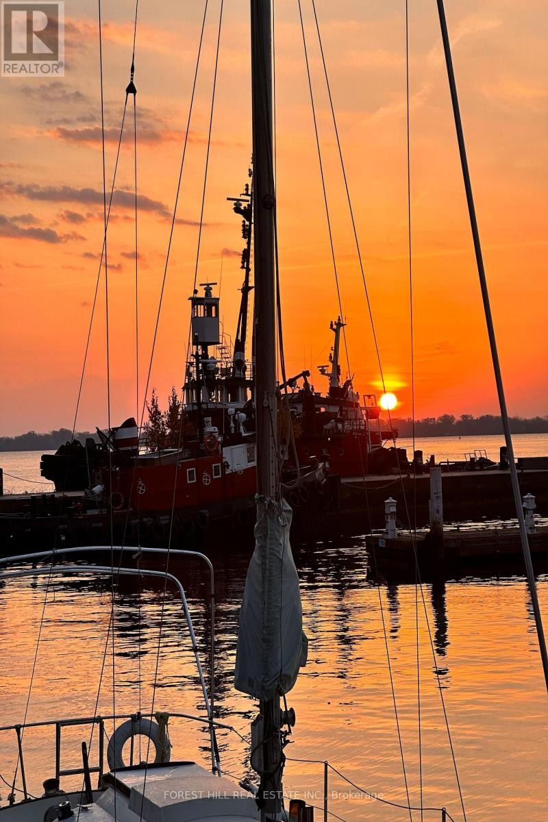 












606 - 600 QUEENS QUAY W

,
Toronto (Waterfront Communities),




Ontario
M5V3M3

