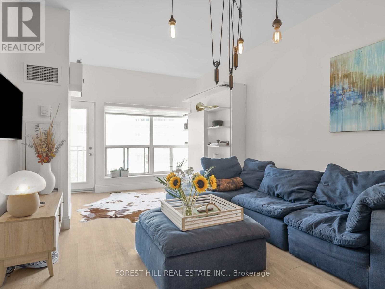 












606 - 600 QUEENS QUAY W

,
Toronto (Waterfront Communities),




Ontario
M5V3M3

