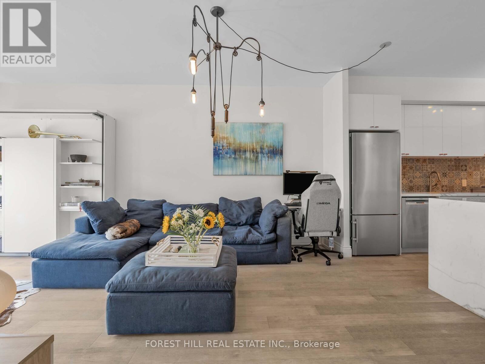 












606 - 600 QUEENS QUAY W

,
Toronto (Waterfront Communities),




Ontario
M5V3M3

