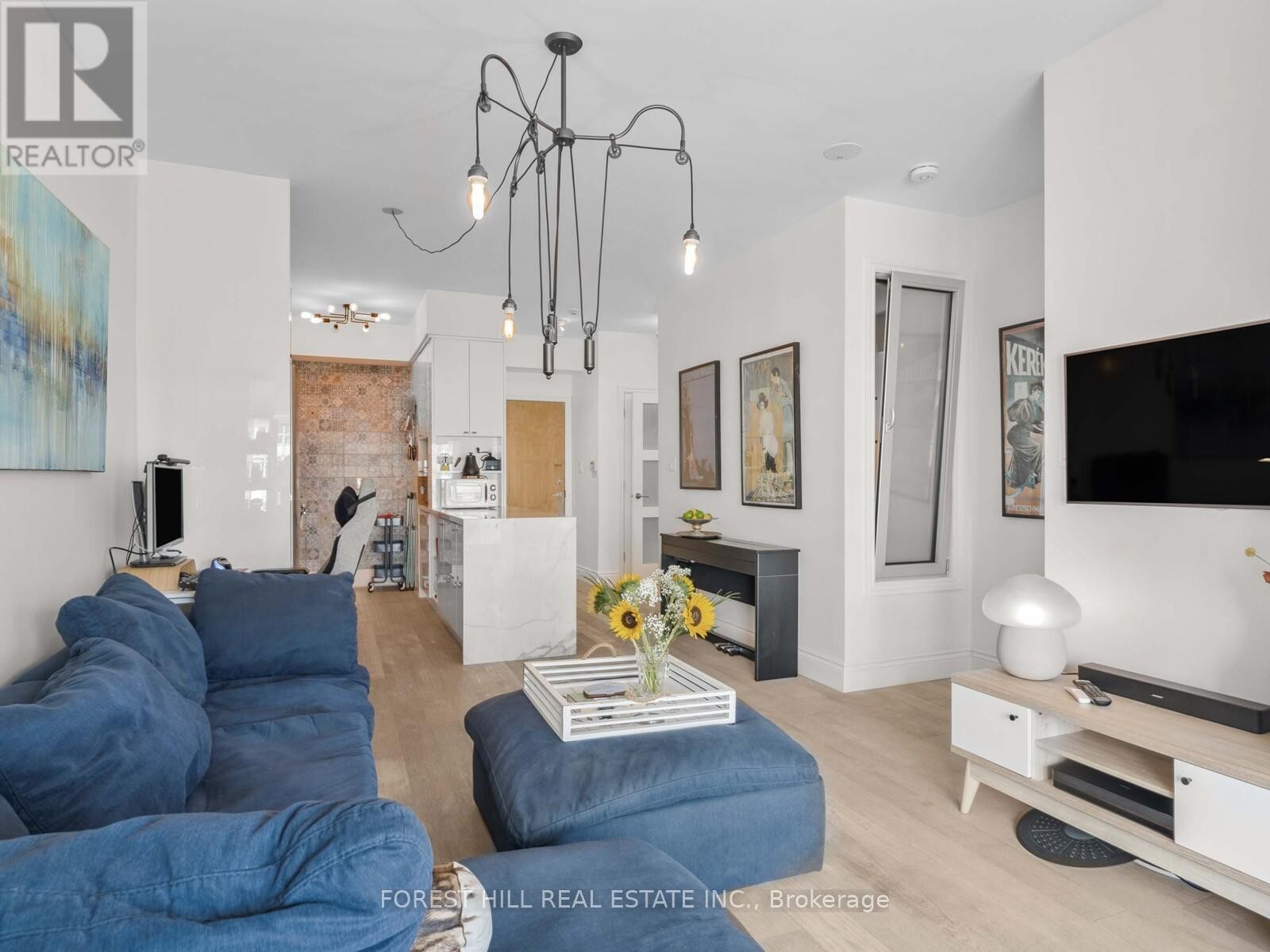 












606 - 600 QUEENS QUAY W

,
Toronto (Waterfront Communities),




Ontario
M5V3M3

