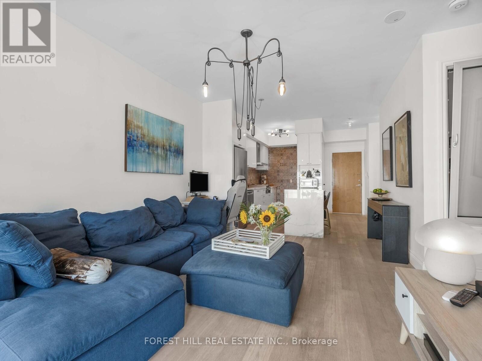 












606 - 600 QUEENS QUAY W

,
Toronto (Waterfront Communities),




Ontario
M5V3M3

