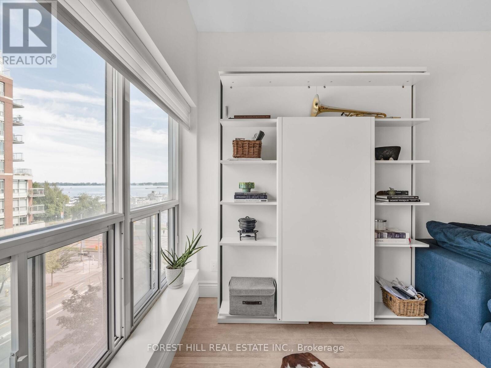 












606 - 600 QUEENS QUAY W

,
Toronto (Waterfront Communities),




Ontario
M5V3M3

