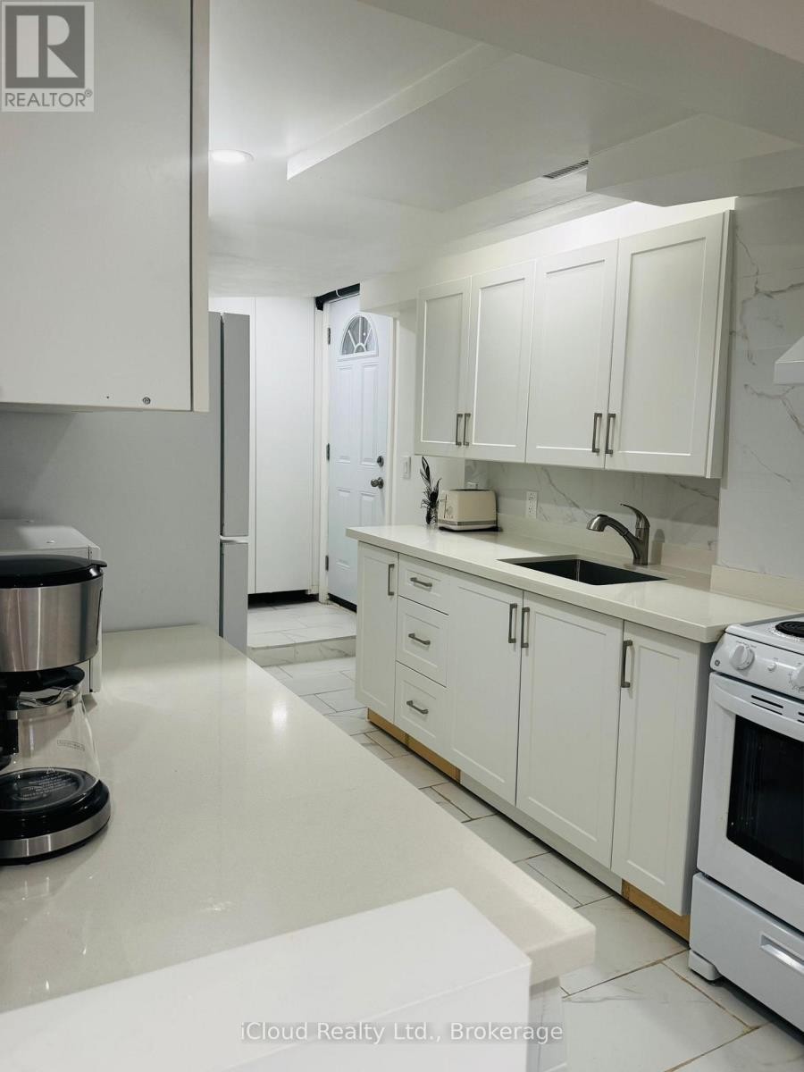 












(BASEMENT) - 33 GEMINI ROAD

,
Toronto (Bayview Woods-Steeles),




Ontario
M2K2G7


