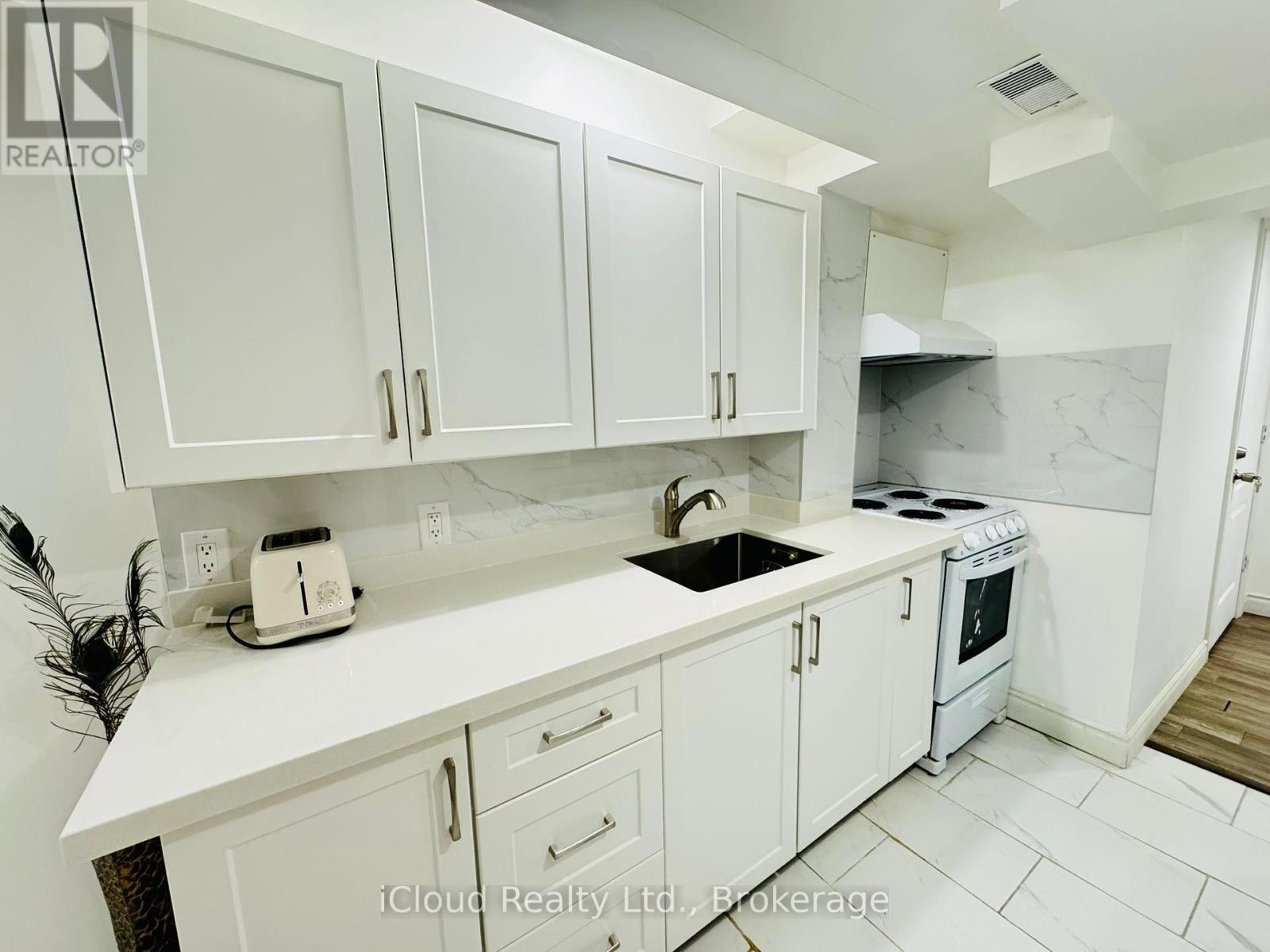 












(BASEMENT) - 33 GEMINI ROAD

,
Toronto (Bayview Woods-Steeles),




Ontario
M2K2G7

