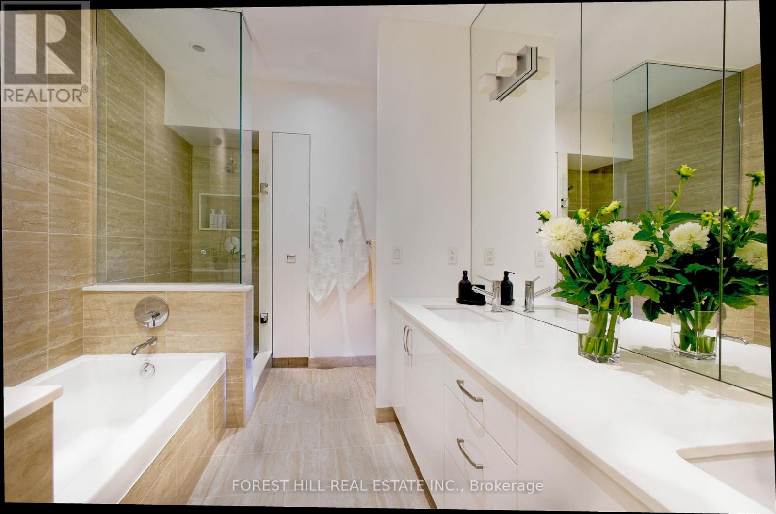 












809 - 1 MARKET STREET

,
Toronto (Waterfront Communities),




Ontario
M5E0A2

