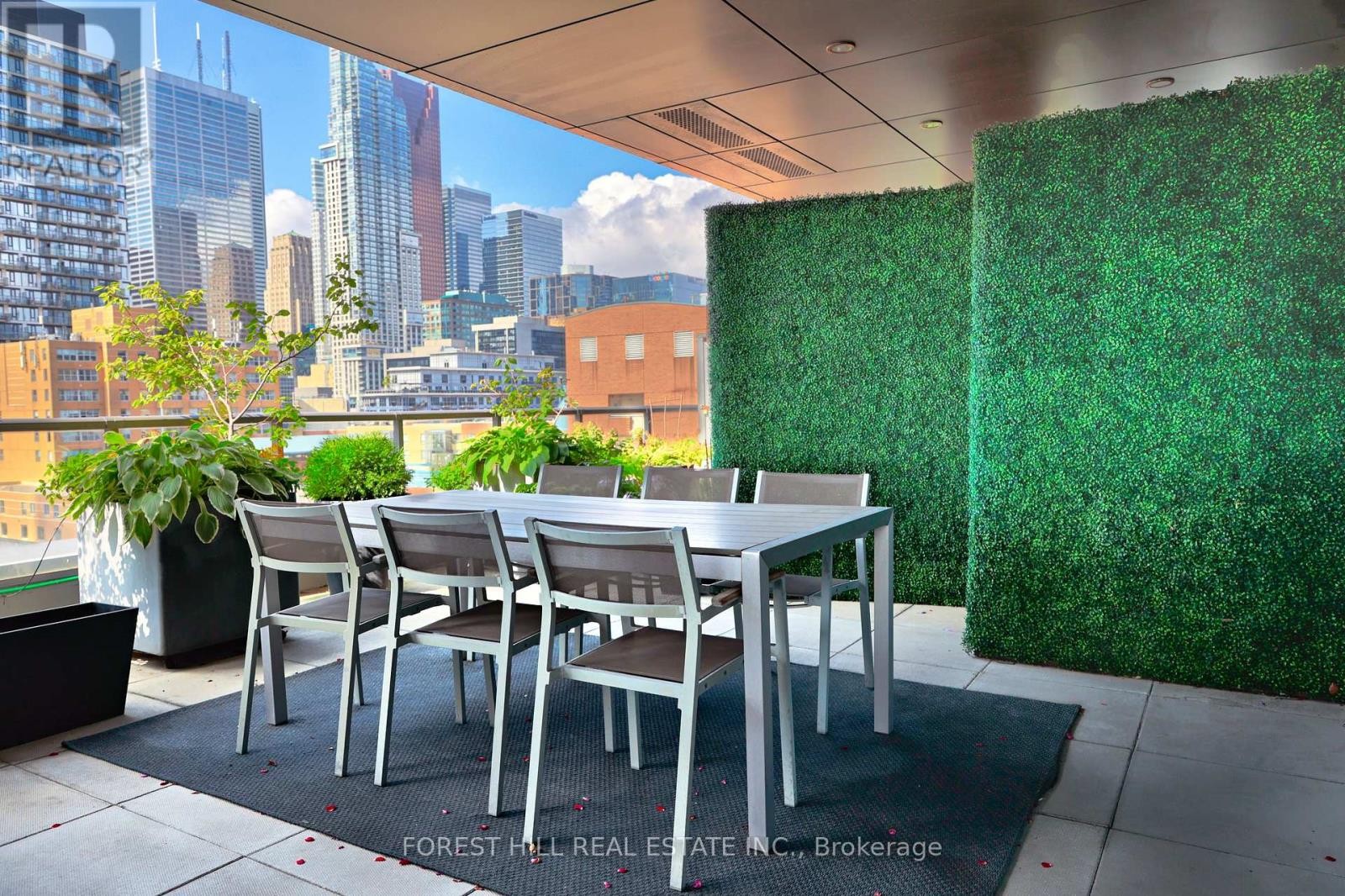 












809 - 1 MARKET STREET

,
Toronto (Waterfront Communities),




Ontario
M5E0A2

